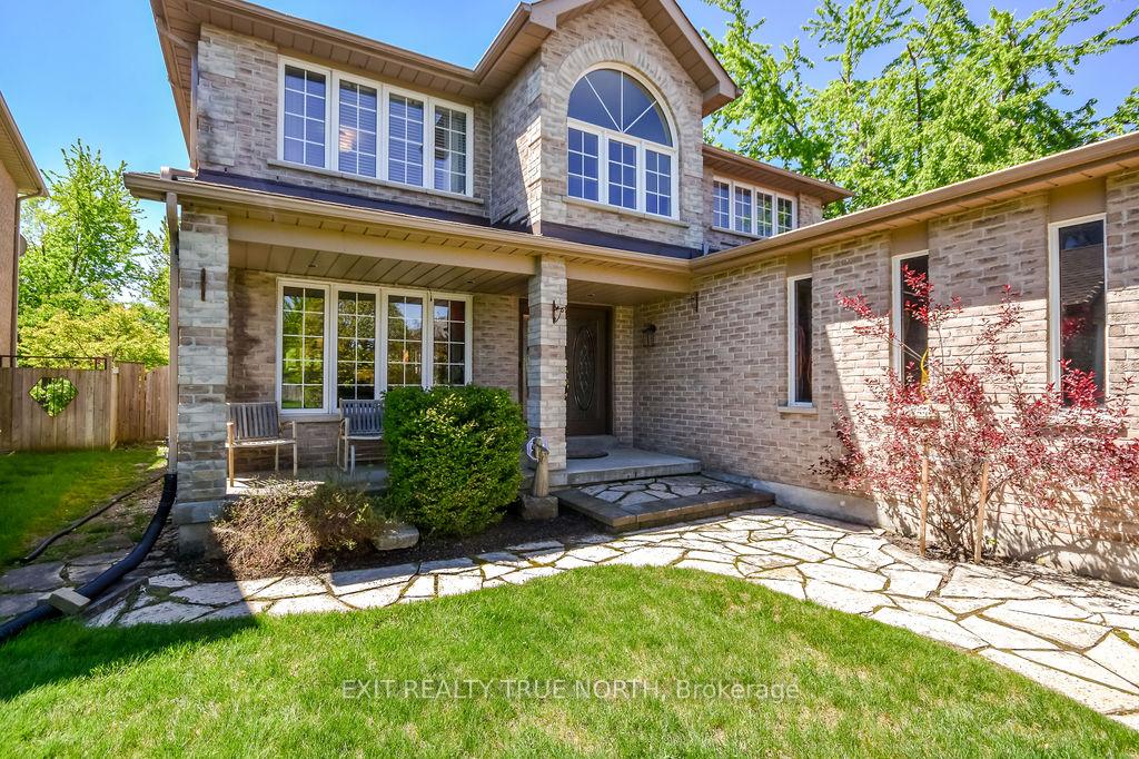 Photo 4 of 5 Newberry Court, Barrie, Painswick South — HOMEH