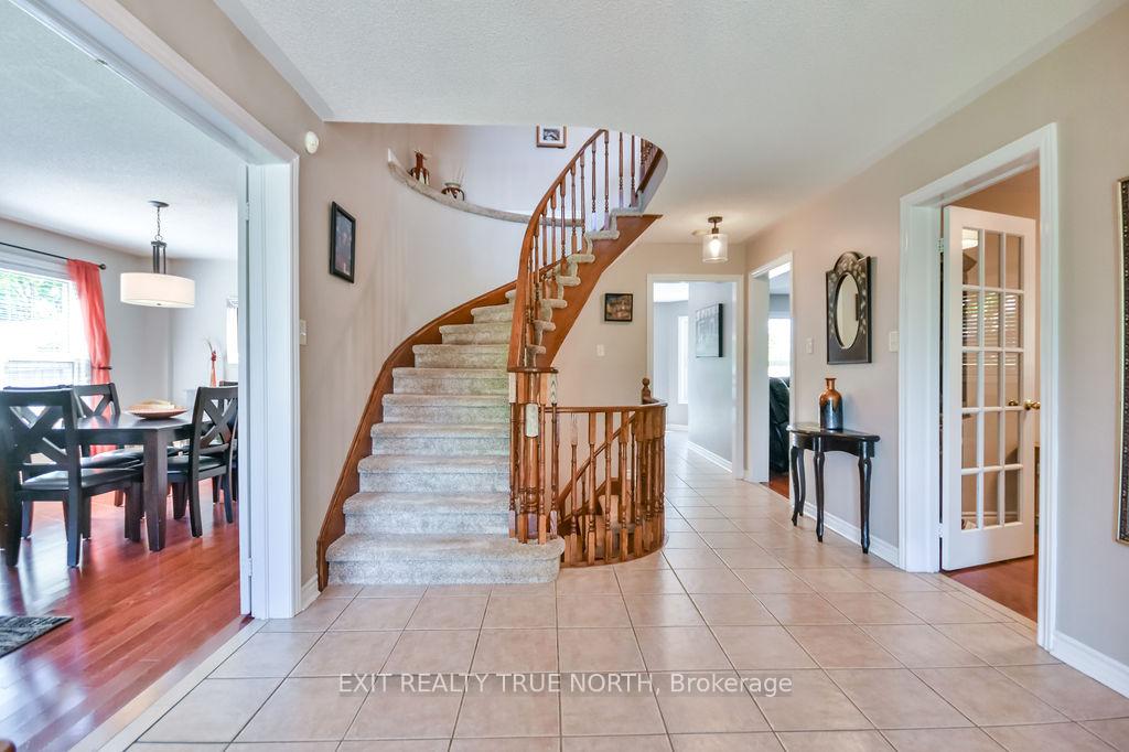 Photo 5 of 5 Newberry Court, Barrie, Painswick South — HOMEH