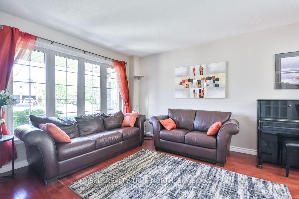 Photo 8 of 5 Newberry Court, Barrie, Painswick South — HOMEH