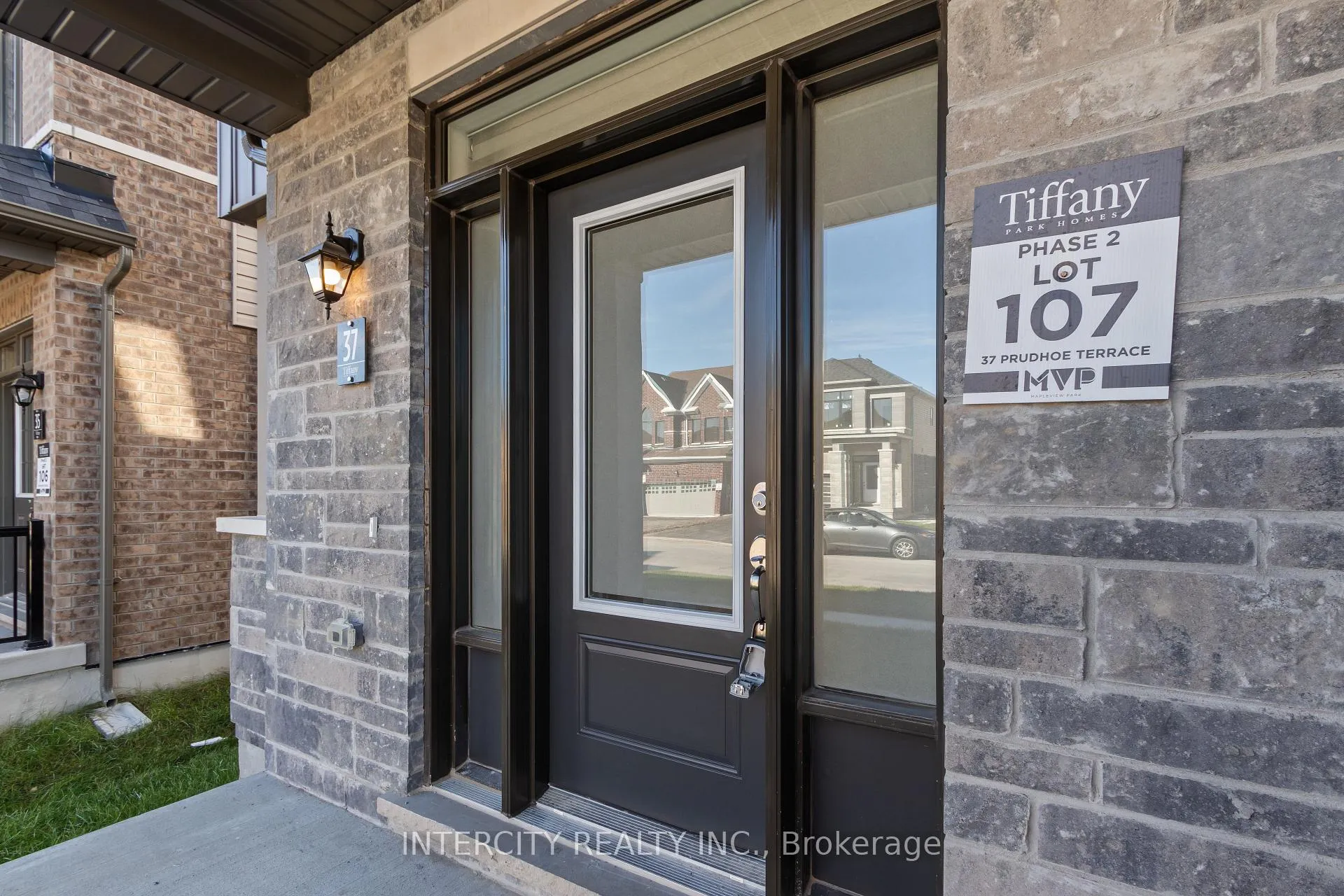 Photo 2 of 37 Prudhoe Terrace, Barrie, Rural Barrie Southeast — HOMEH