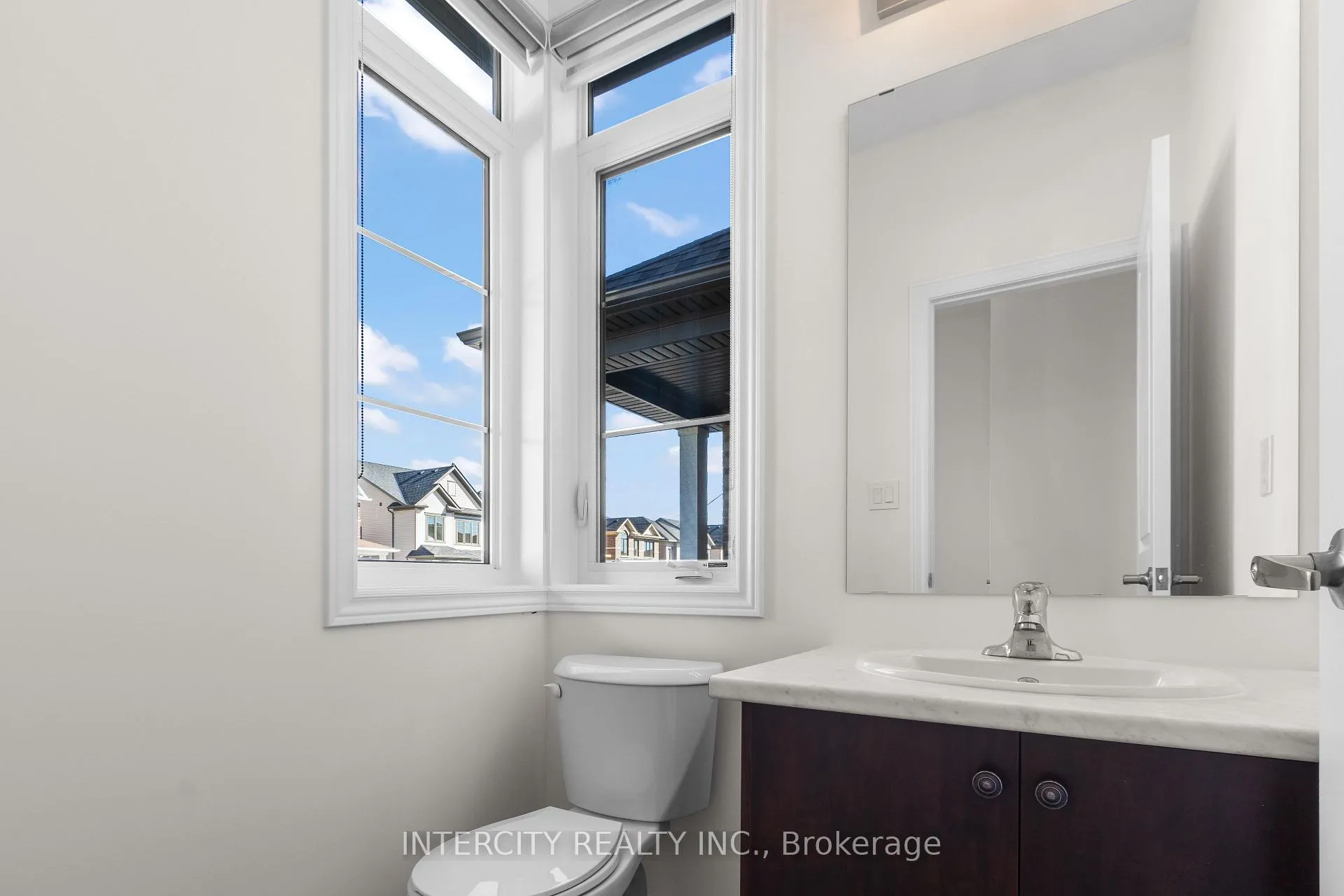 Photo 4 of 37 Prudhoe Terrace, Barrie, Rural Barrie Southeast — HOMEH