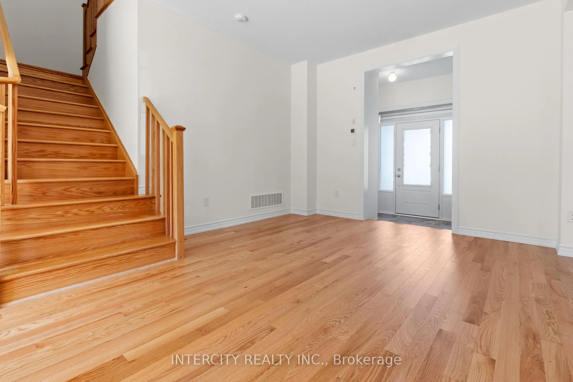 Photo 5 of 37 Prudhoe Terrace, Barrie, Rural Barrie Southeast — HOMEH