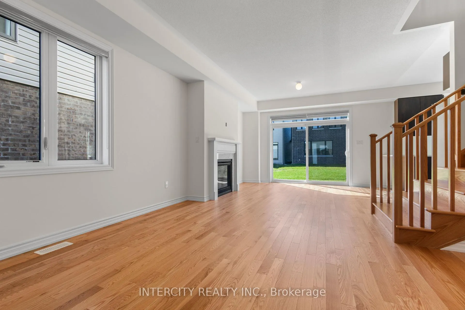 Photo 8 of 37 Prudhoe Terrace, Barrie, Rural Barrie Southeast — HOMEH