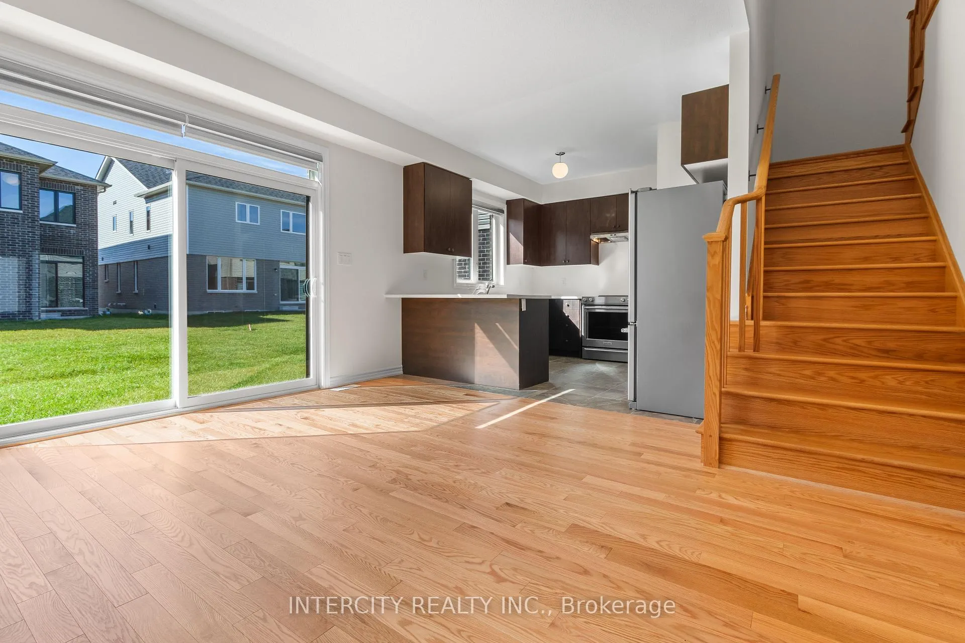Photo 10 of 37 Prudhoe Terrace, Barrie, Rural Barrie Southeast — HOMEH