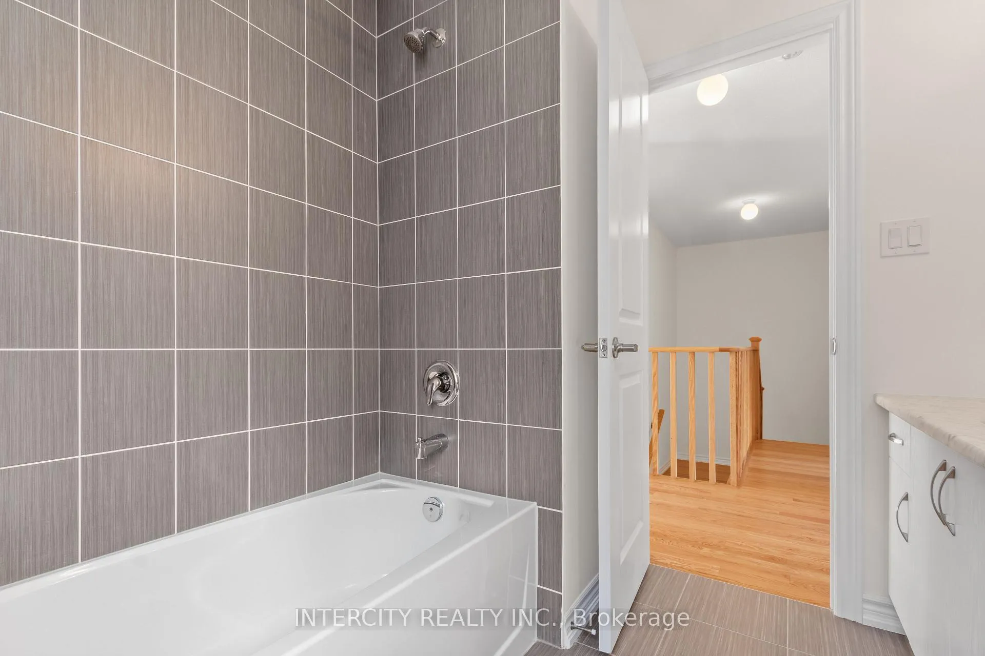 Photo 28 of 37 Prudhoe Terrace, Barrie, Rural Barrie Southeast — HOMEH