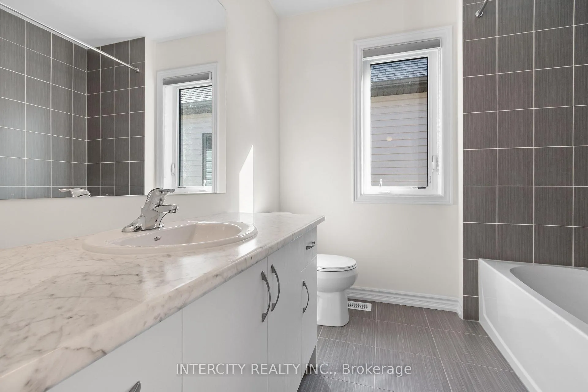 Photo 30 of 37 Prudhoe Terrace, Barrie, Rural Barrie Southeast — HOMEH