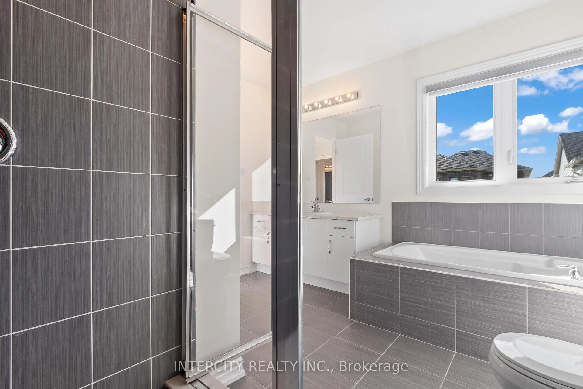 Photo 36 of 37 Prudhoe Terrace, Barrie, Rural Barrie Southeast — HOMEH