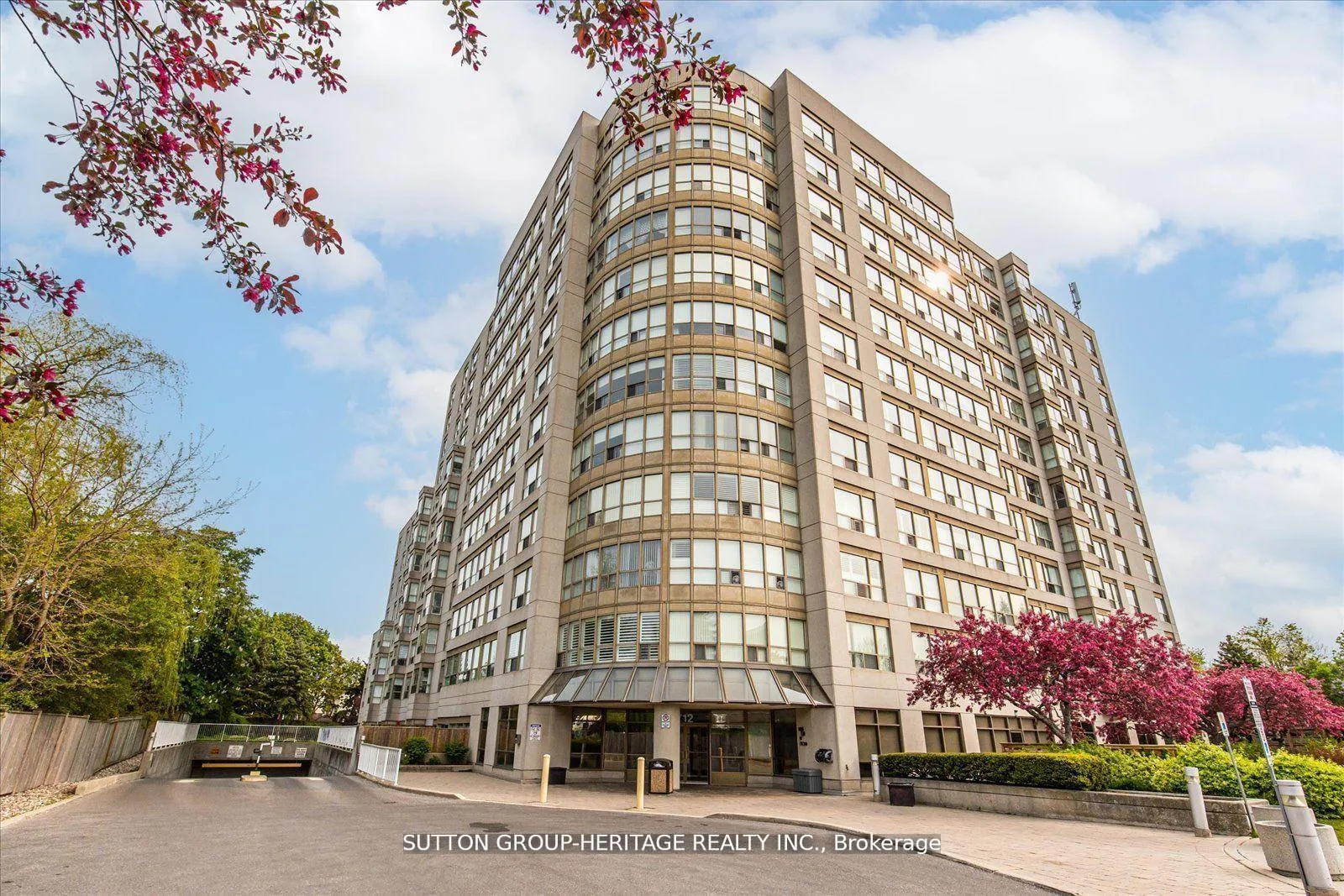 Front of Unit 1206, 712 Rossland Road E