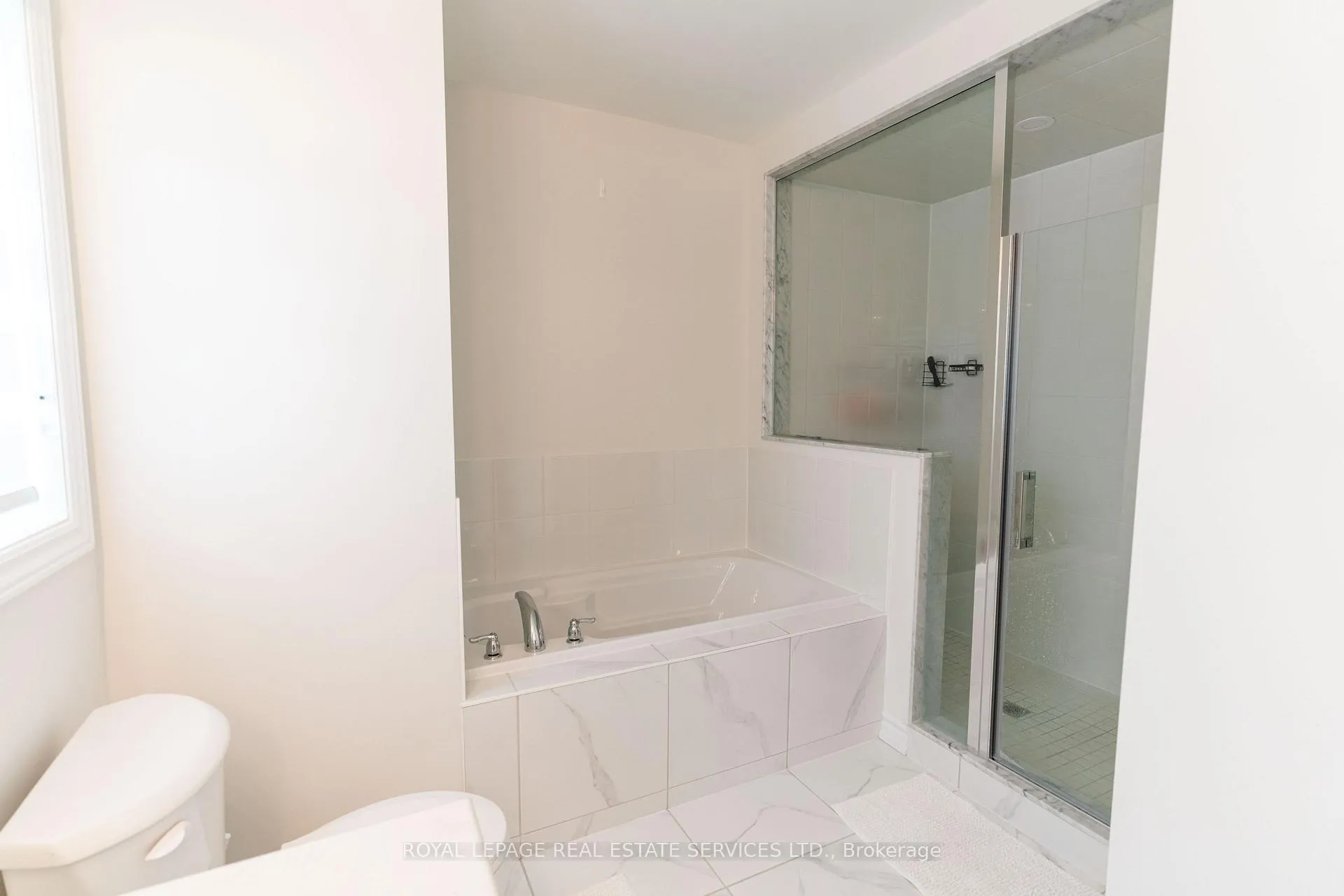 Photo 32 of Unit Upper, 46 Bannister Road, Barrie, Rural Barrie Southwest — HOMEH