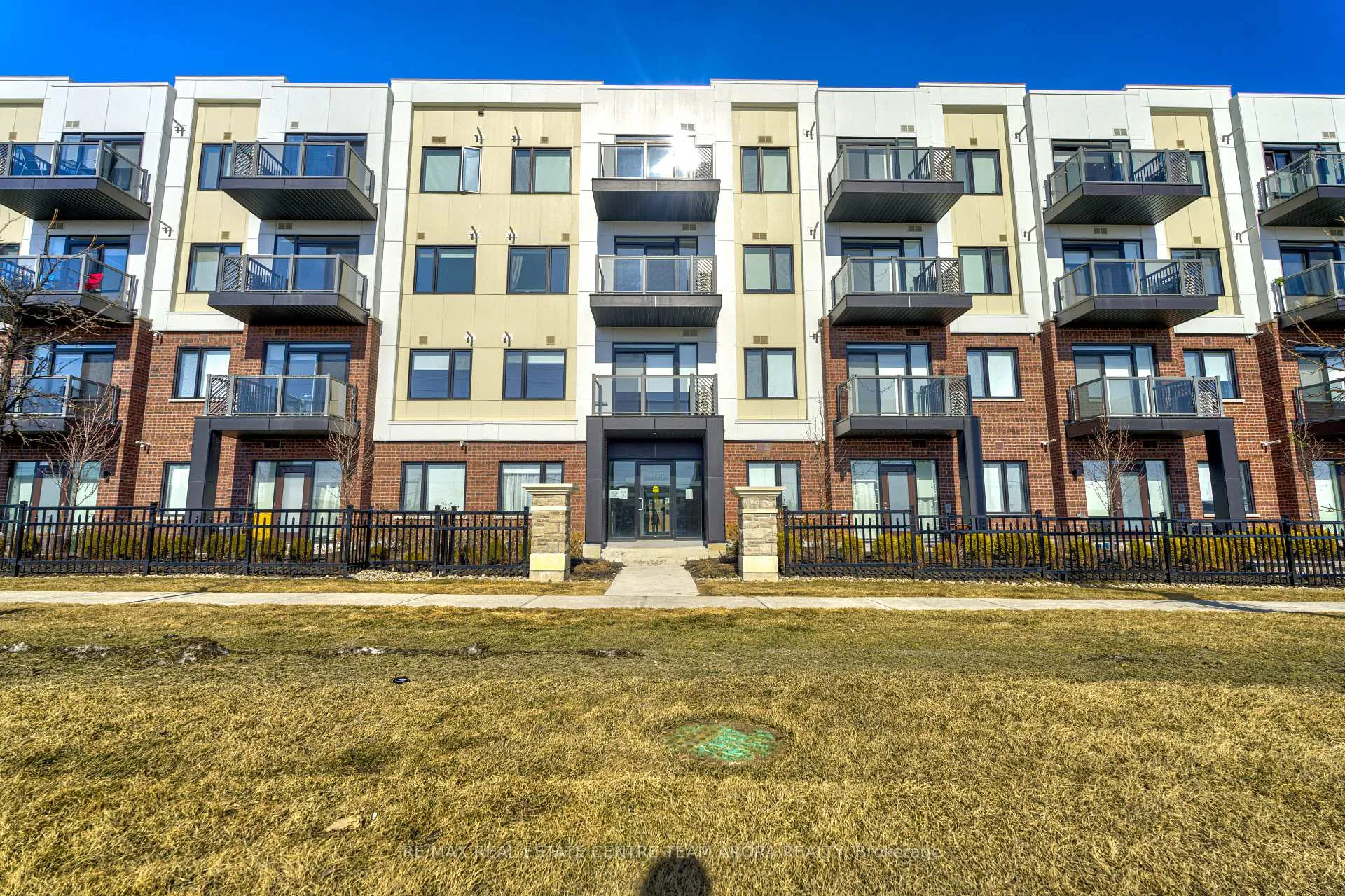 Front of Unit 405, 62 Sky Harbour Drive W