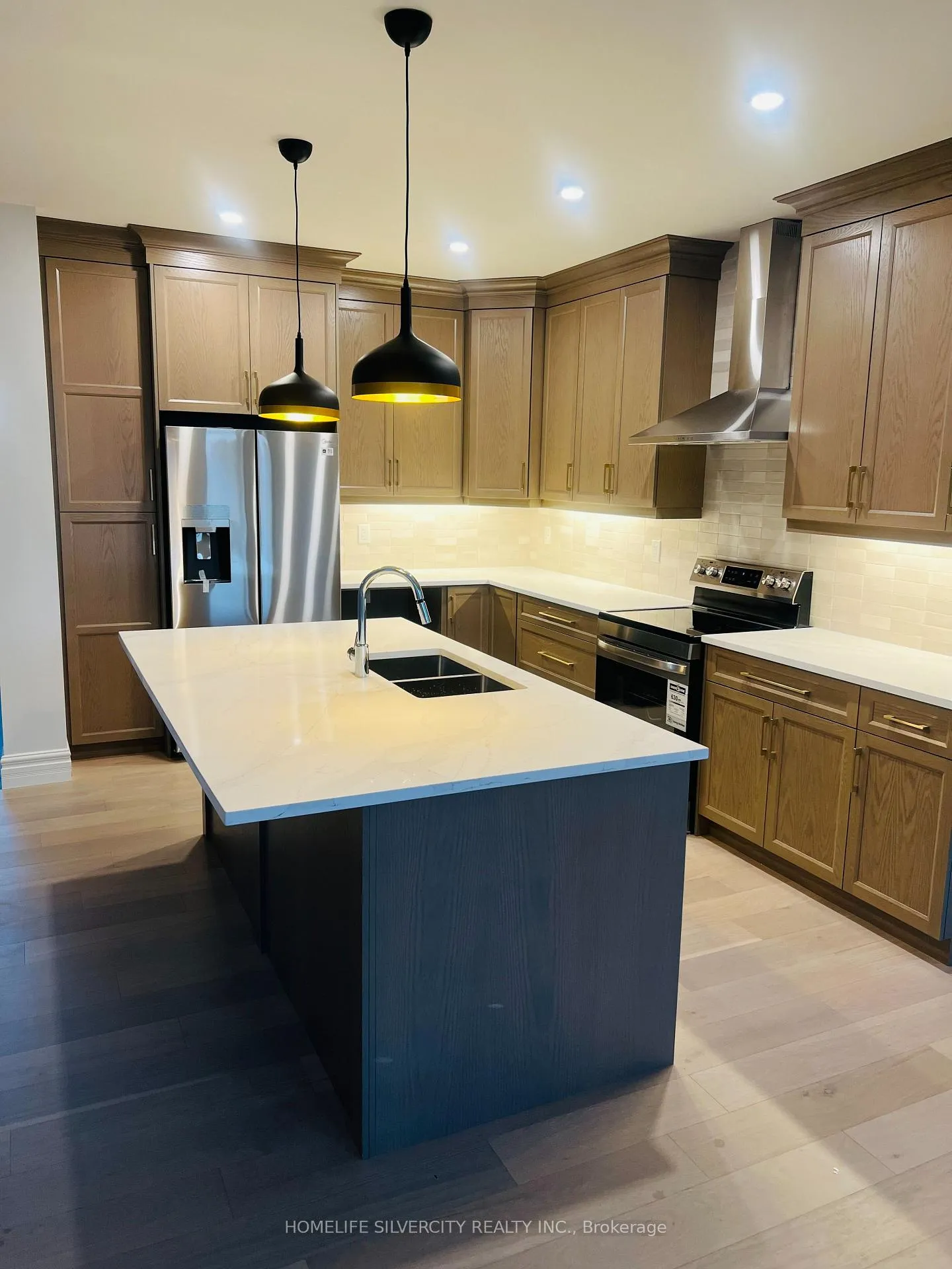 Photo 3 of 359 Marla Crescent, Lakeshore — HOMEH