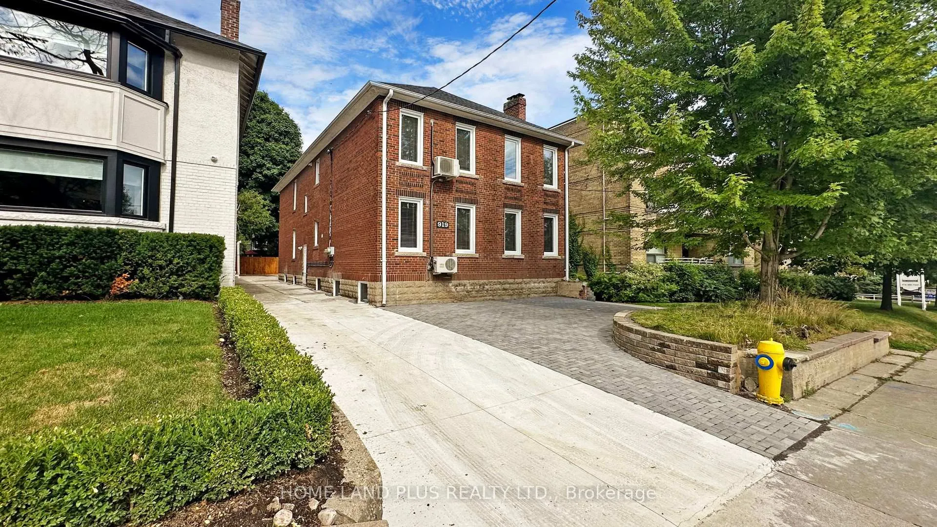 Front of Unit Unit 3, 919 Avenue Road