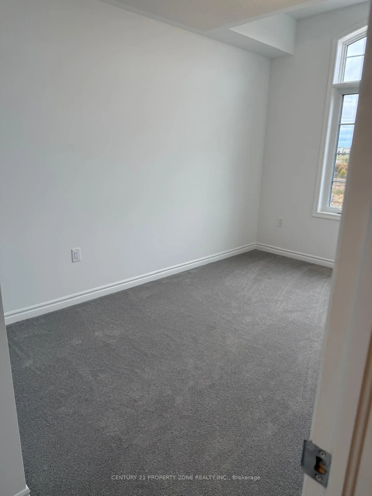 Photo 4 of 29 Yellow Rail Crescent, Brampton, Northwest Brampton — HOMEH