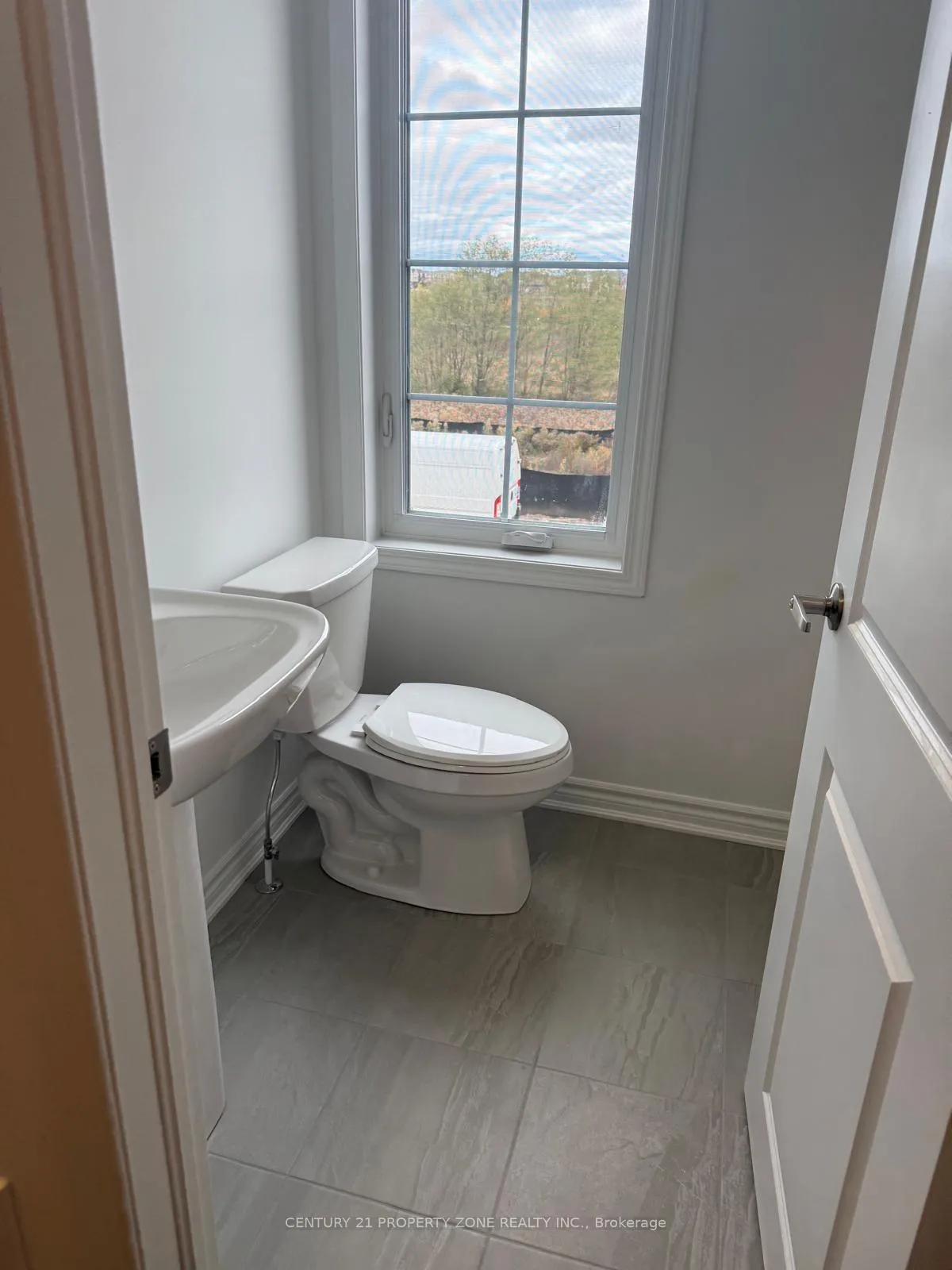 Photo 5 of 29 Yellow Rail Crescent, Brampton, Northwest Brampton — HOMEH