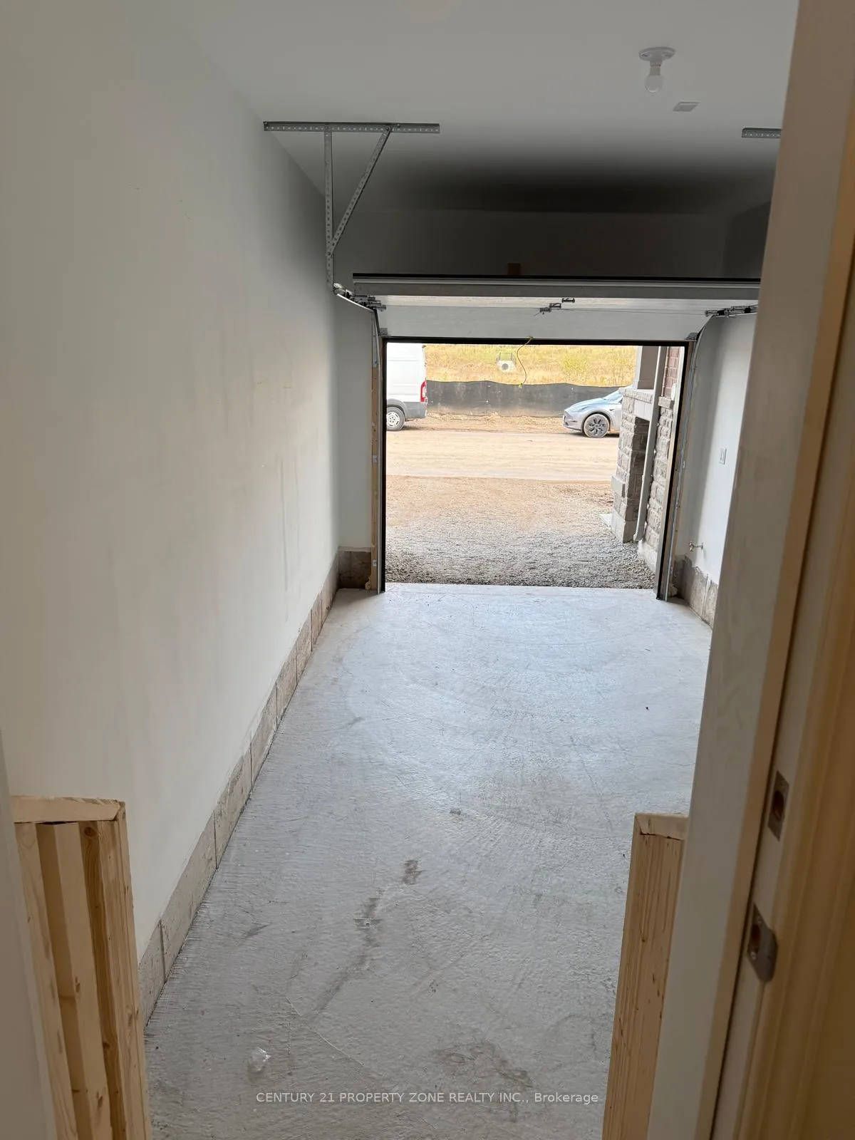 Photo 10 of 29 Yellow Rail Crescent, Brampton, Northwest Brampton — HOMEH