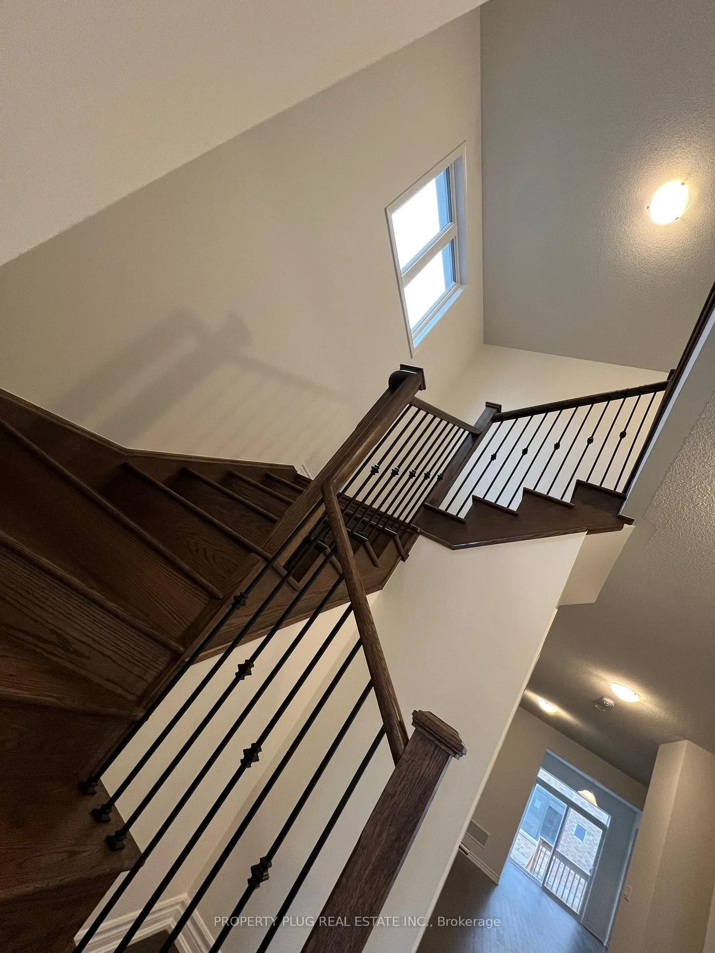Photo 5 of 13 Pheonix Boulevard, Barrie, Rural Barrie Southeast — HOMEH