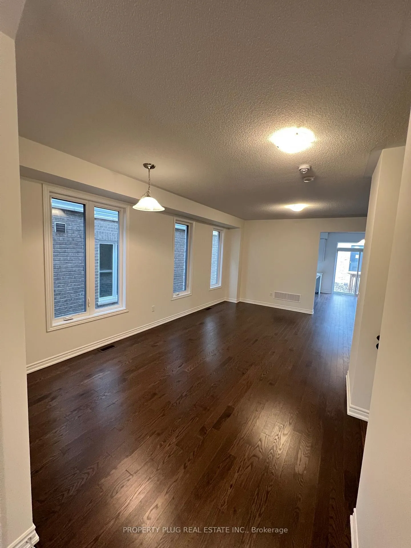 Photo 6 of 13 Pheonix Boulevard, Barrie, Rural Barrie Southeast — HOMEH