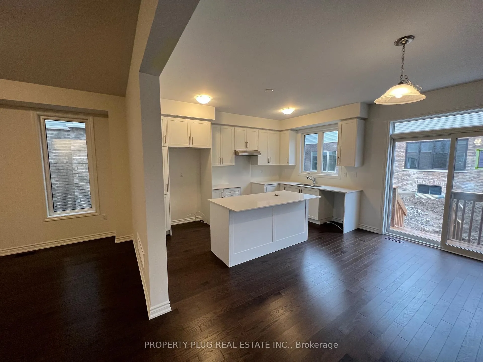 Photo 10 of 13 Pheonix Boulevard, Barrie, Rural Barrie Southeast — HOMEH