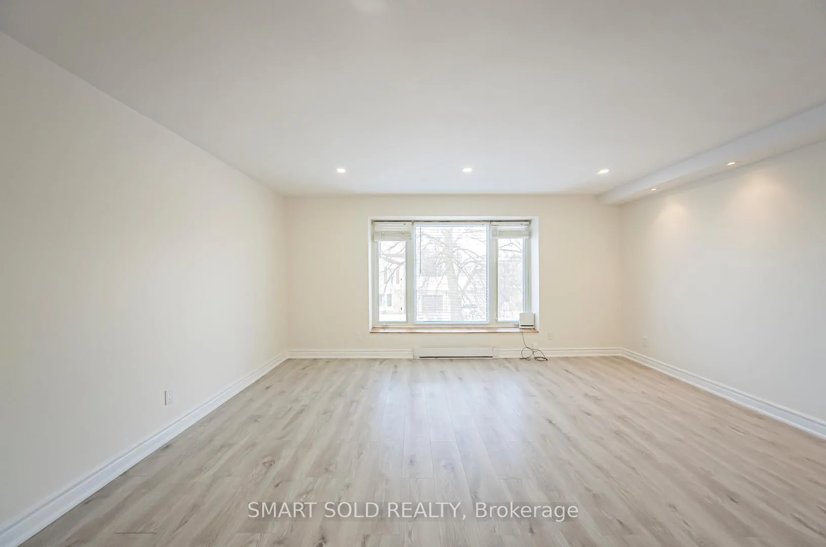Photo 9 of 198 Silver Aspen Crescent, Kitchener, Forest Heights — HOMEH