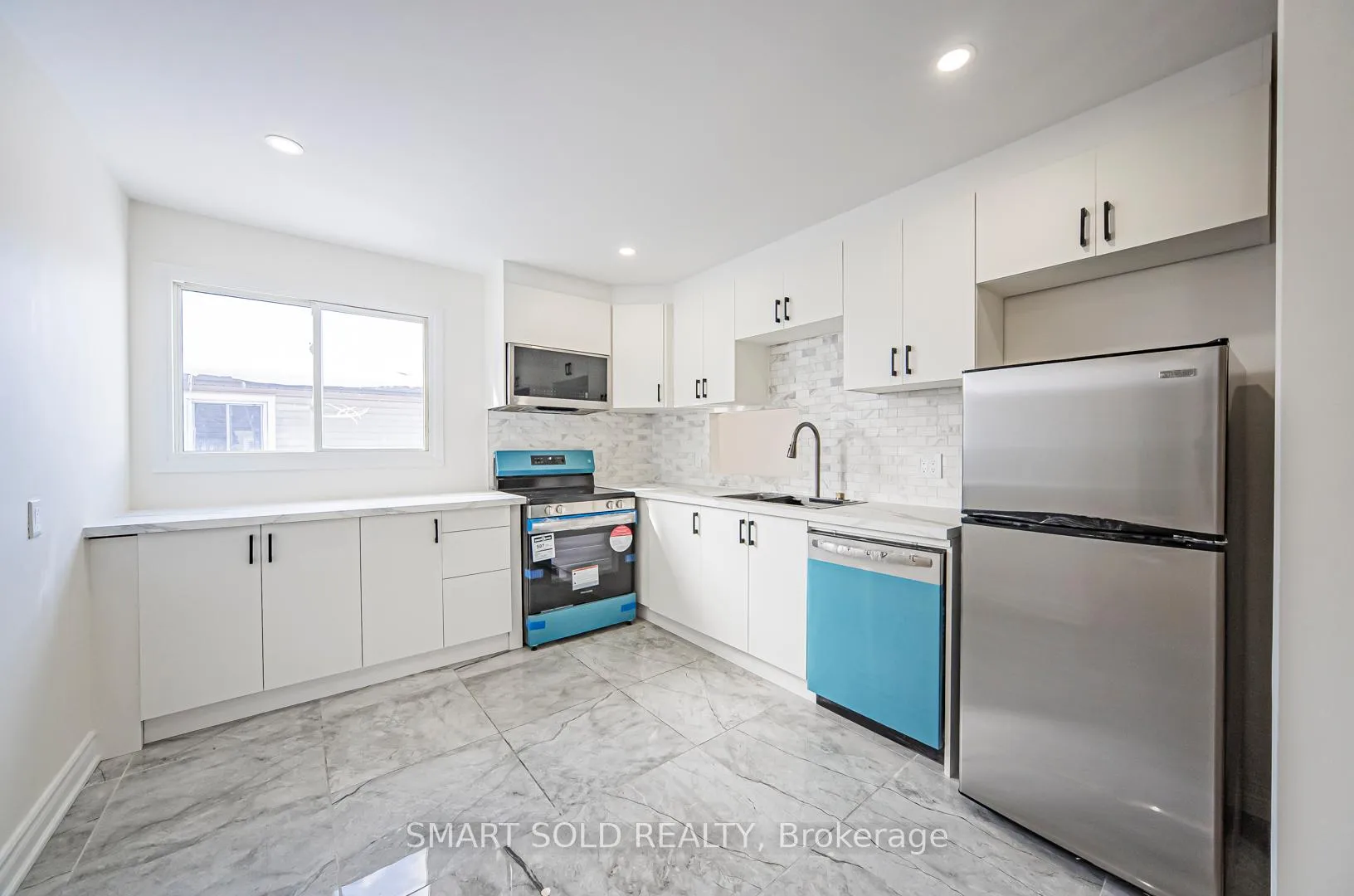 Photo 14 of 198 Silver Aspen Crescent, Kitchener, Forest Heights — HOMEH