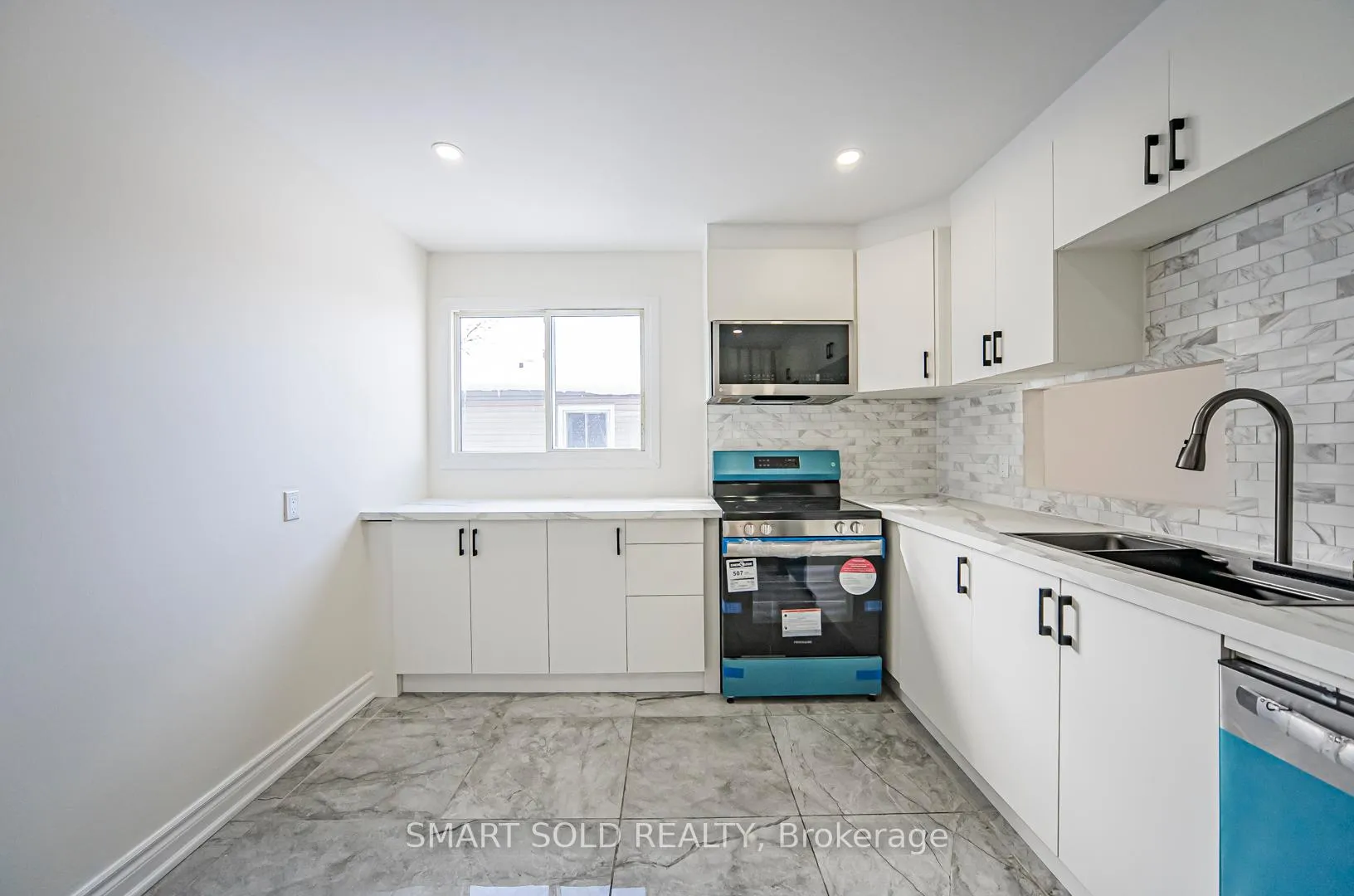 Photo 16 of 198 Silver Aspen Crescent, Kitchener, Forest Heights — HOMEH