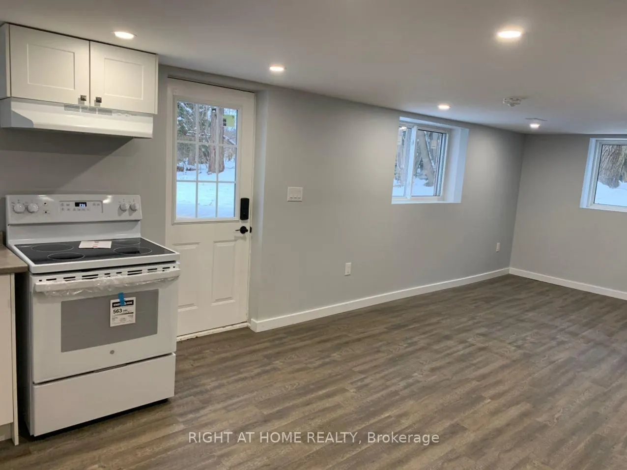 Photo 1 of 160 Toronto Street, Barrie, Queen's Park — HOMEH