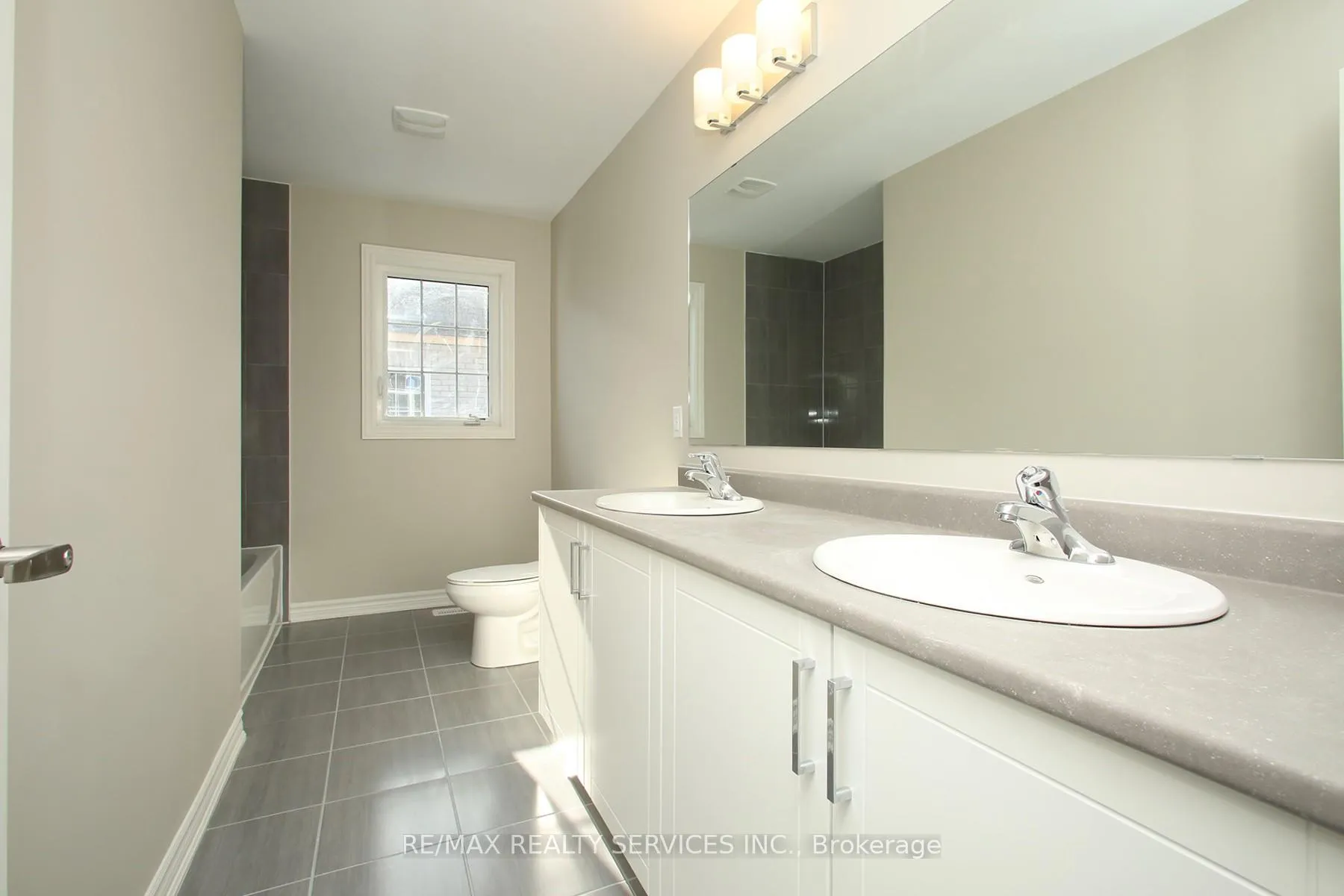 Photo 25 of 278 Springfield Crescent, Clearview, Stayner — HOMEH