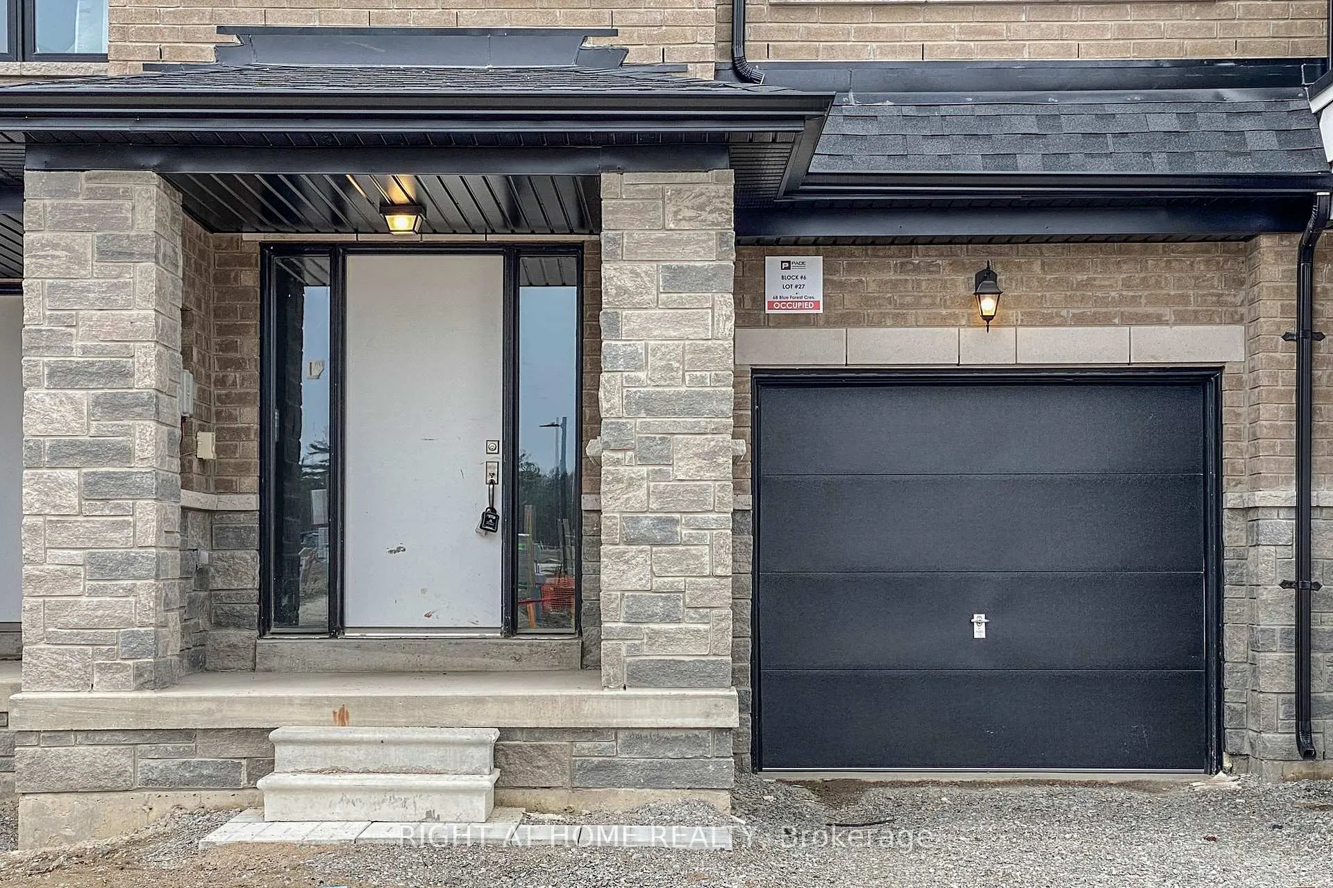 Photo 2 of 68 Blue Forest Crescent, Barrie, Innis-Shore — HOMEH