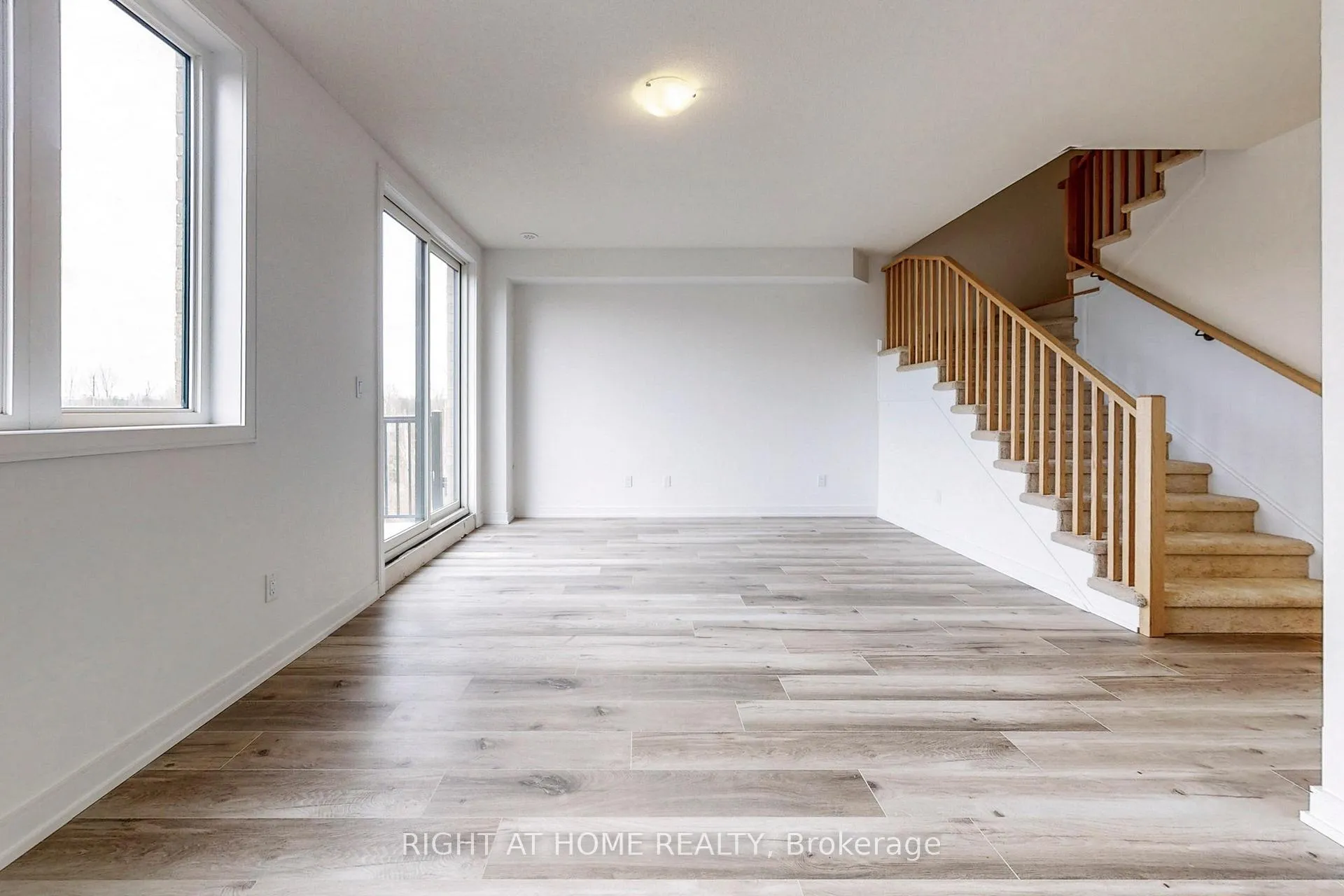 Photo 14 of 68 Blue Forest Crescent, Barrie, Innis-Shore — HOMEH