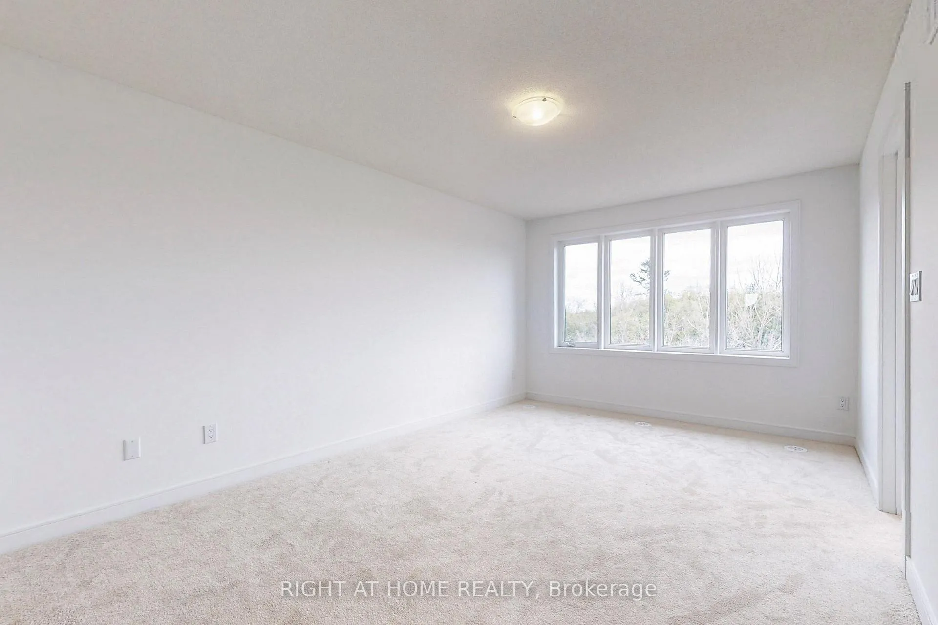 Photo 17 of 68 Blue Forest Crescent, Barrie, Innis-Shore — HOMEH