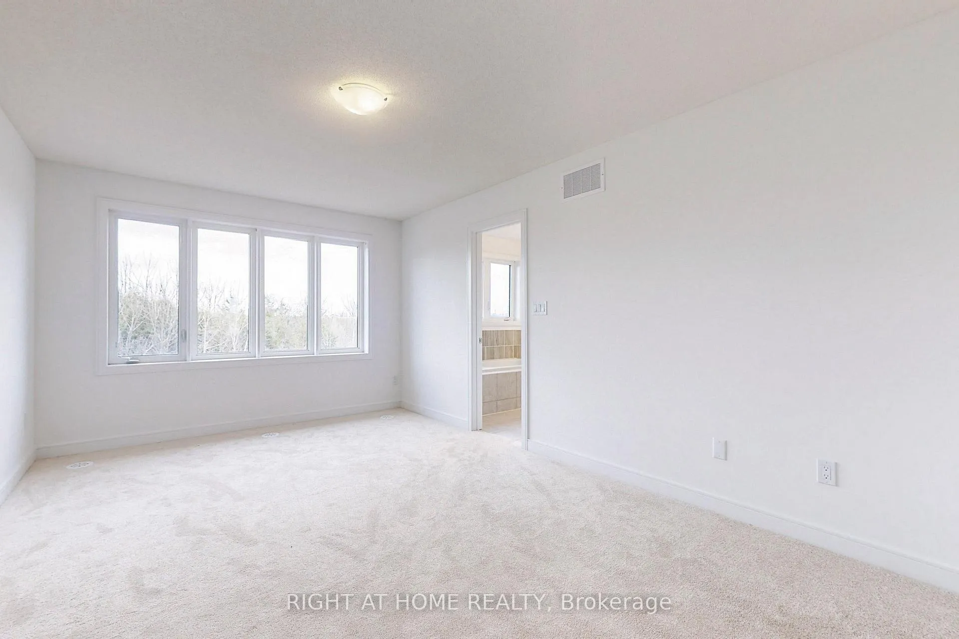 Photo 18 of 68 Blue Forest Crescent, Barrie, Innis-Shore — HOMEH