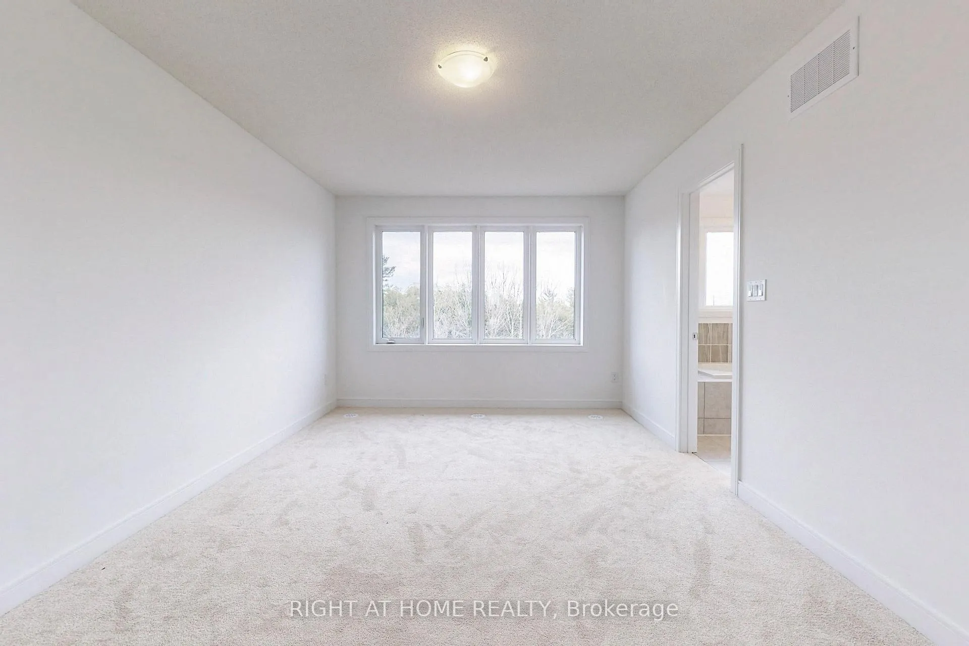 Photo 19 of 68 Blue Forest Crescent, Barrie, Innis-Shore — HOMEH