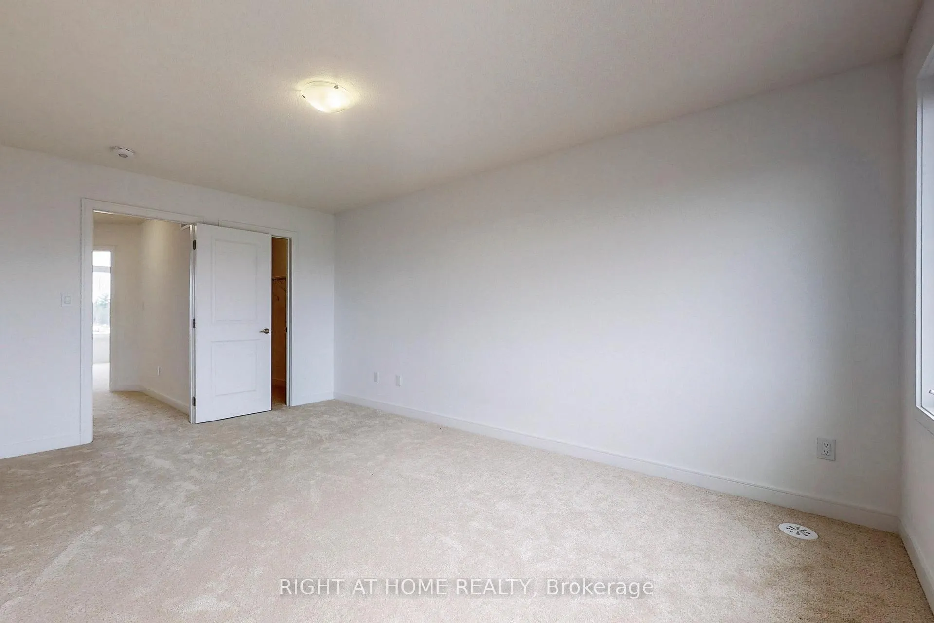 Photo 20 of 68 Blue Forest Crescent, Barrie, Innis-Shore — HOMEH