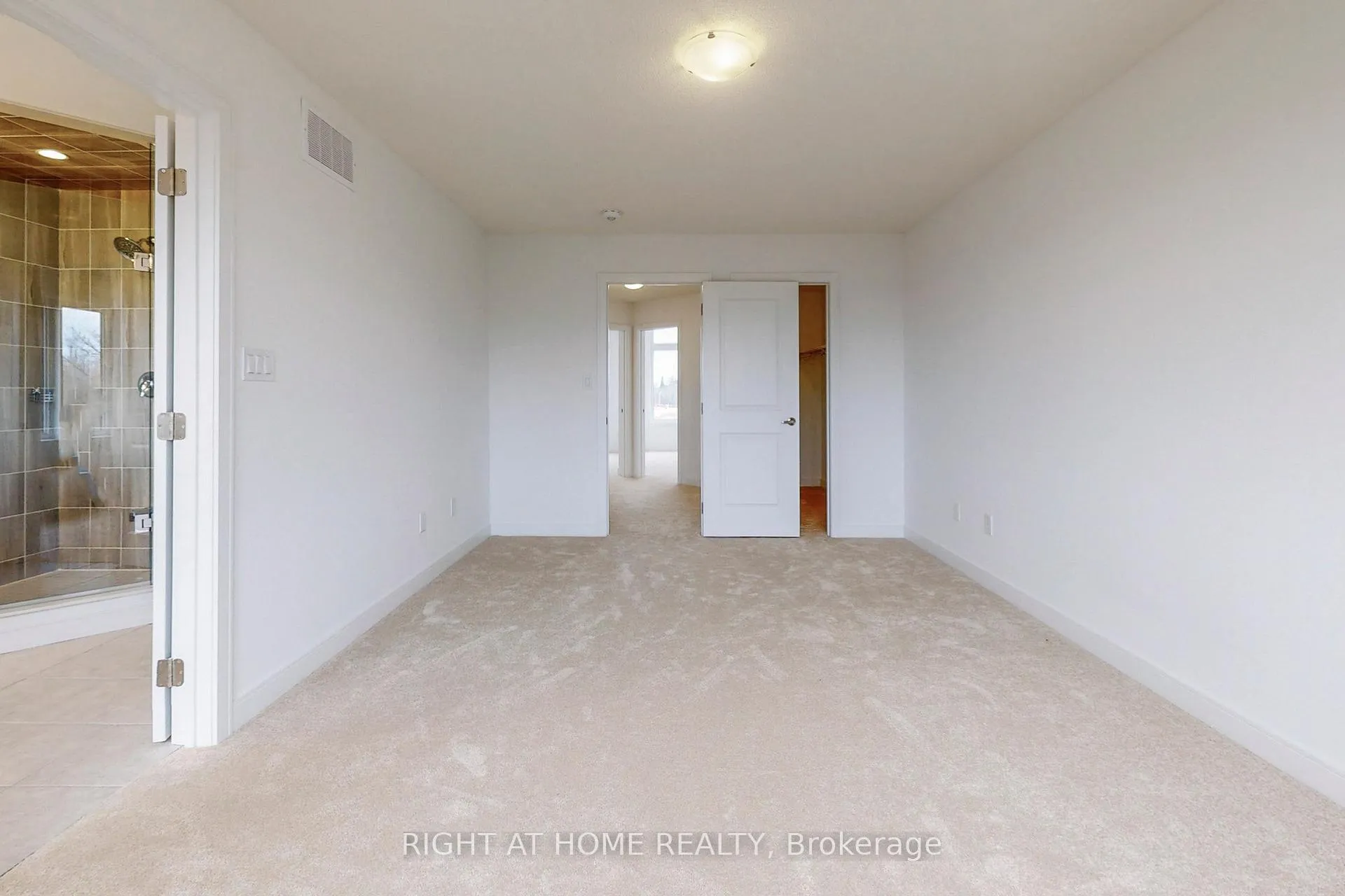 Photo 21 of 68 Blue Forest Crescent, Barrie, Innis-Shore — HOMEH