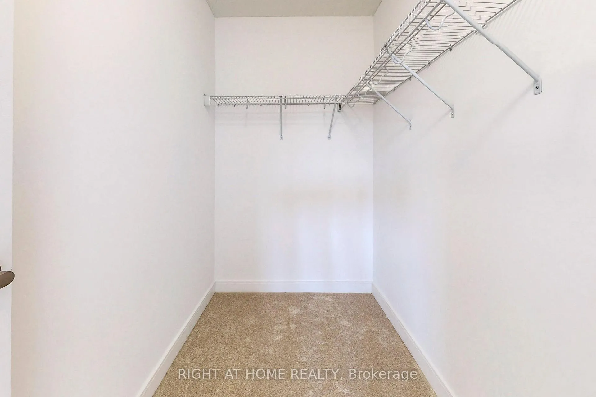 Photo 22 of 68 Blue Forest Crescent, Barrie, Innis-Shore — HOMEH