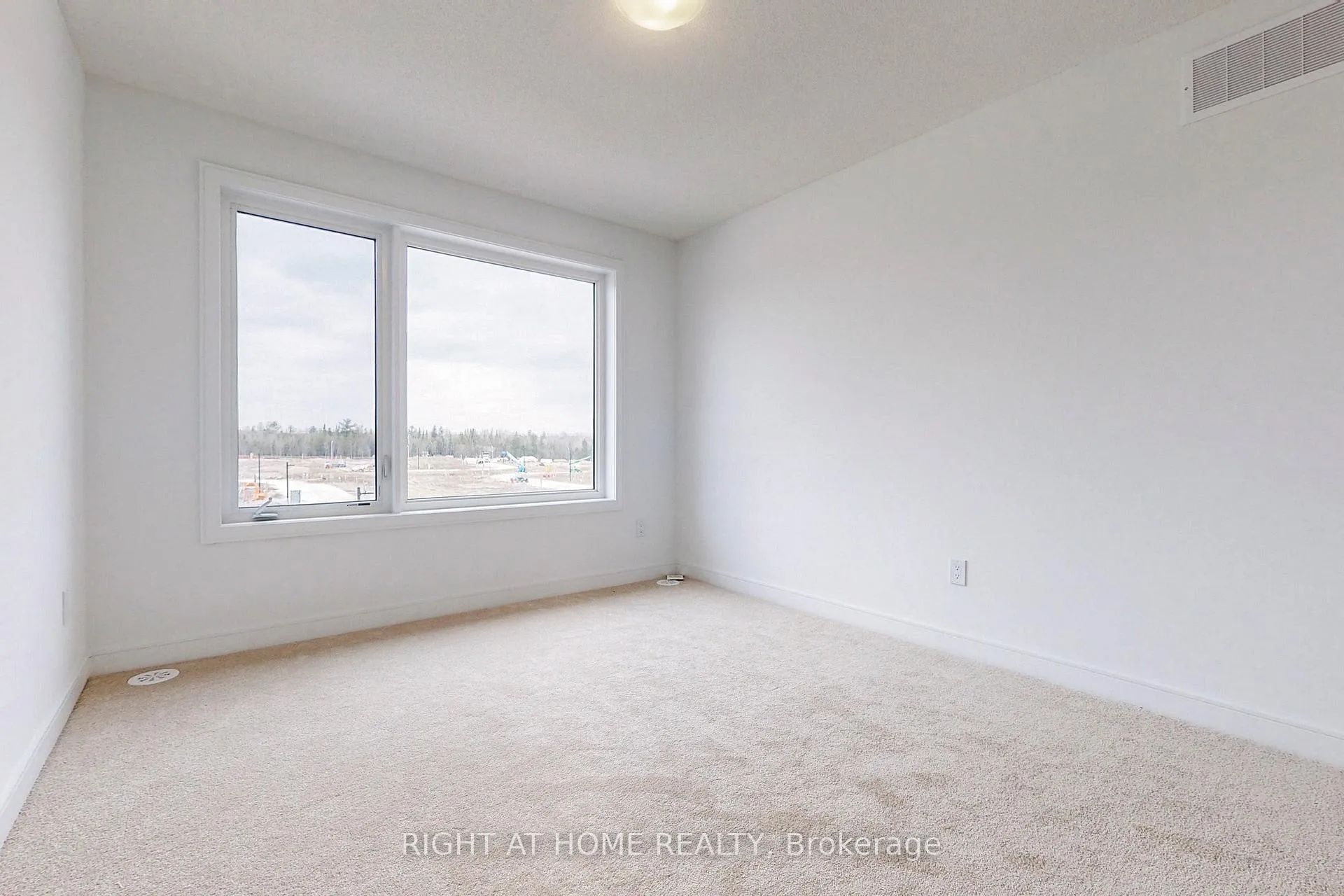 Photo 27 of 68 Blue Forest Crescent, Barrie, Innis-Shore — HOMEH