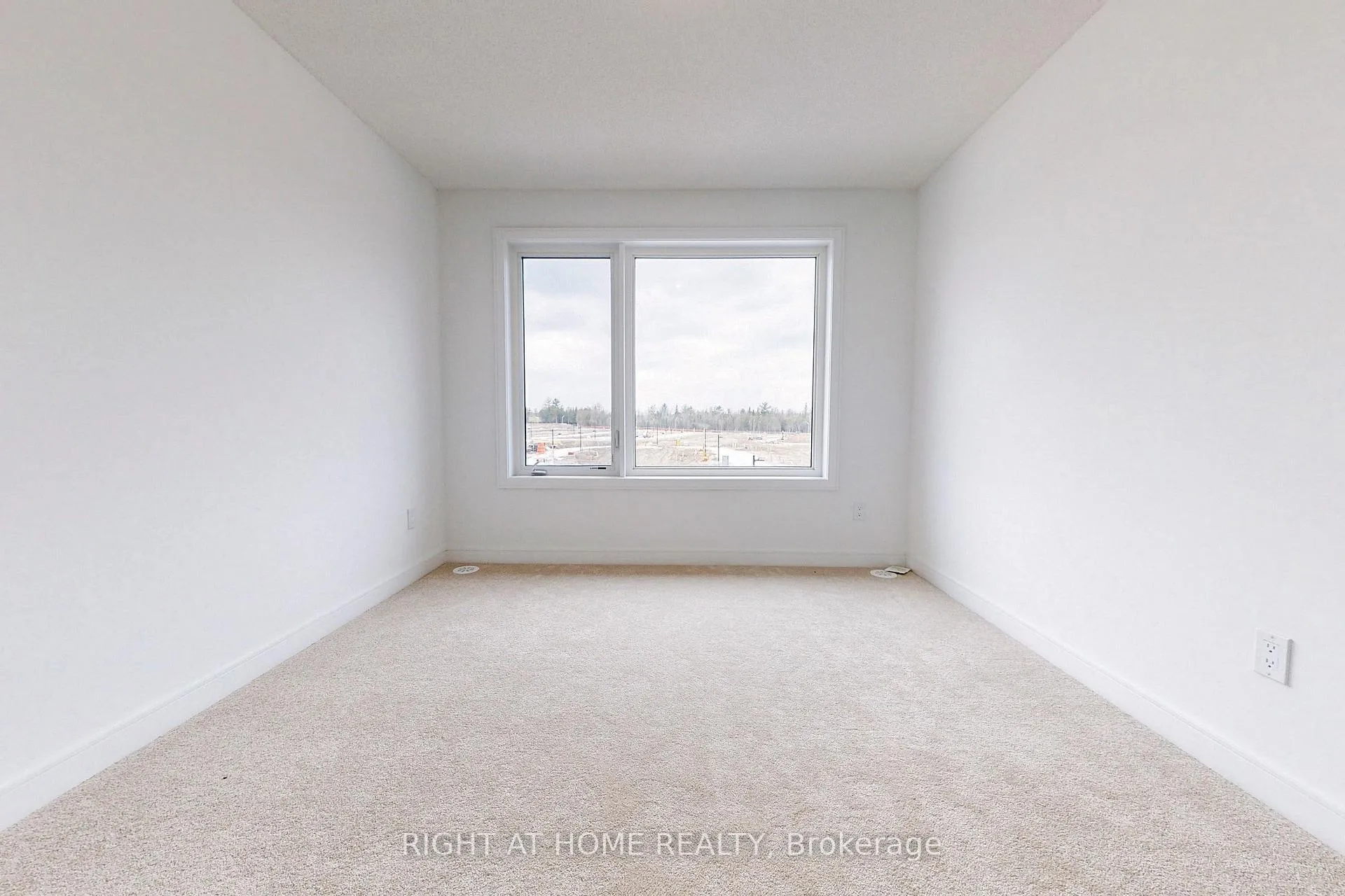 Photo 28 of 68 Blue Forest Crescent, Barrie, Innis-Shore — HOMEH