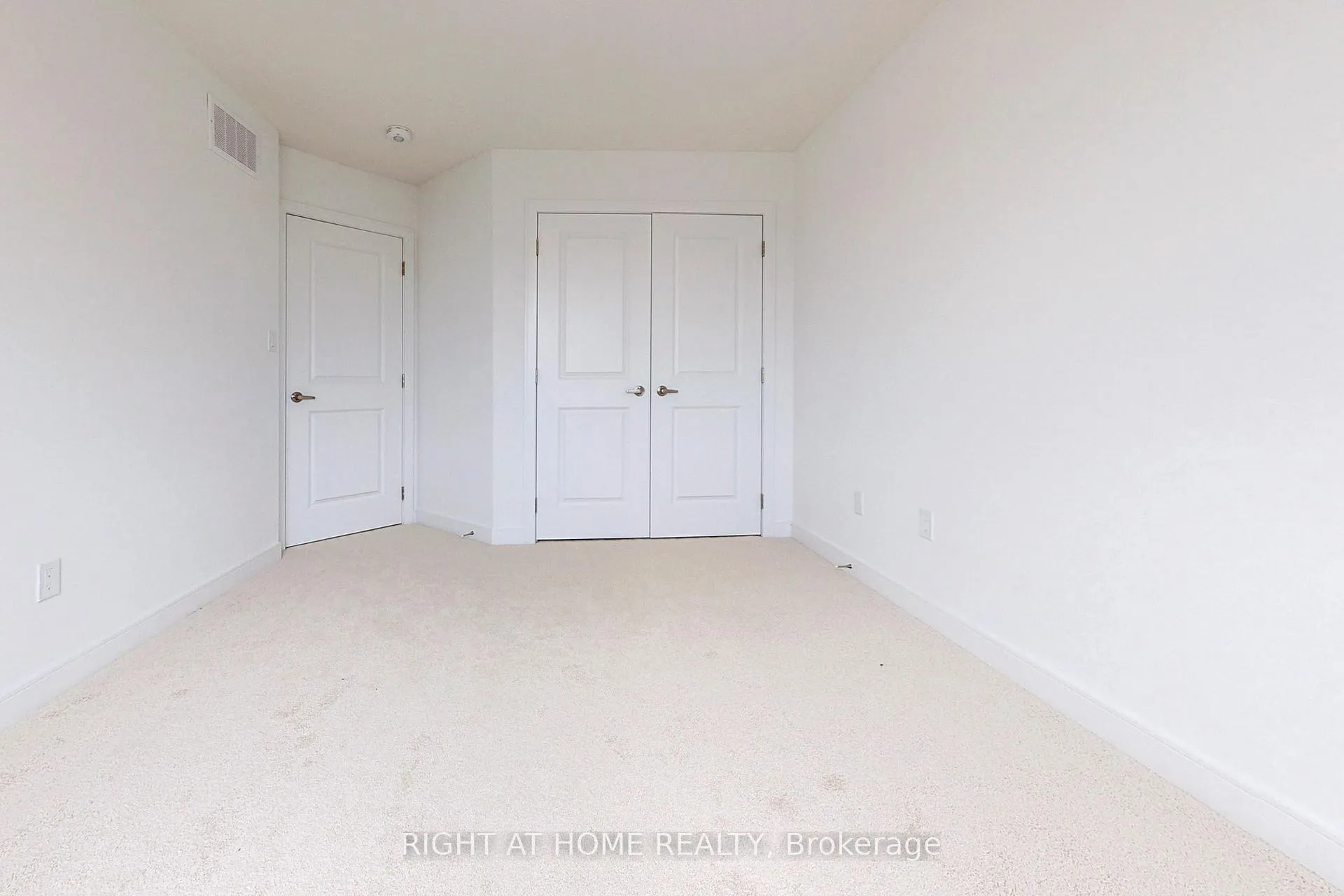 Photo 29 of 68 Blue Forest Crescent, Barrie, Innis-Shore — HOMEH