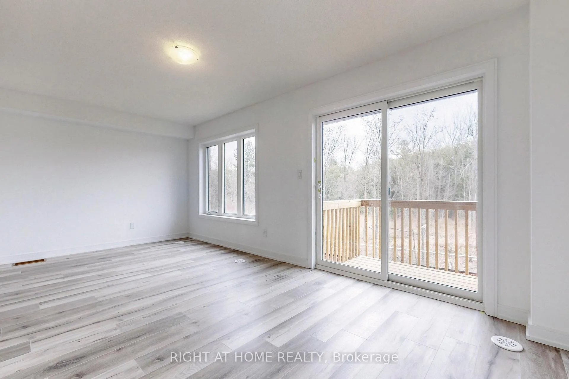 Photo 34 of 68 Blue Forest Crescent, Barrie, Innis-Shore — HOMEH