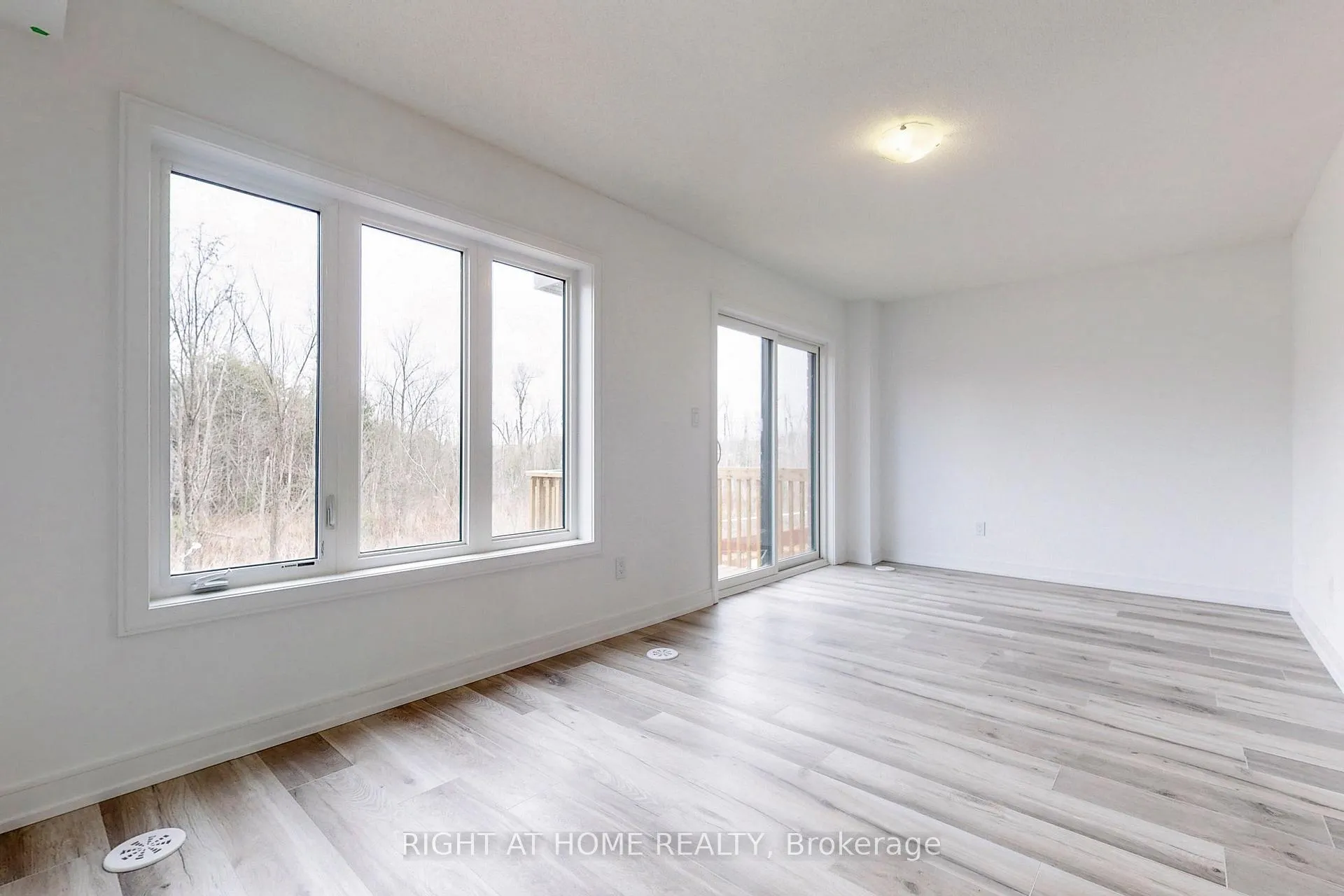 Photo 35 of 68 Blue Forest Crescent, Barrie, Innis-Shore — HOMEH