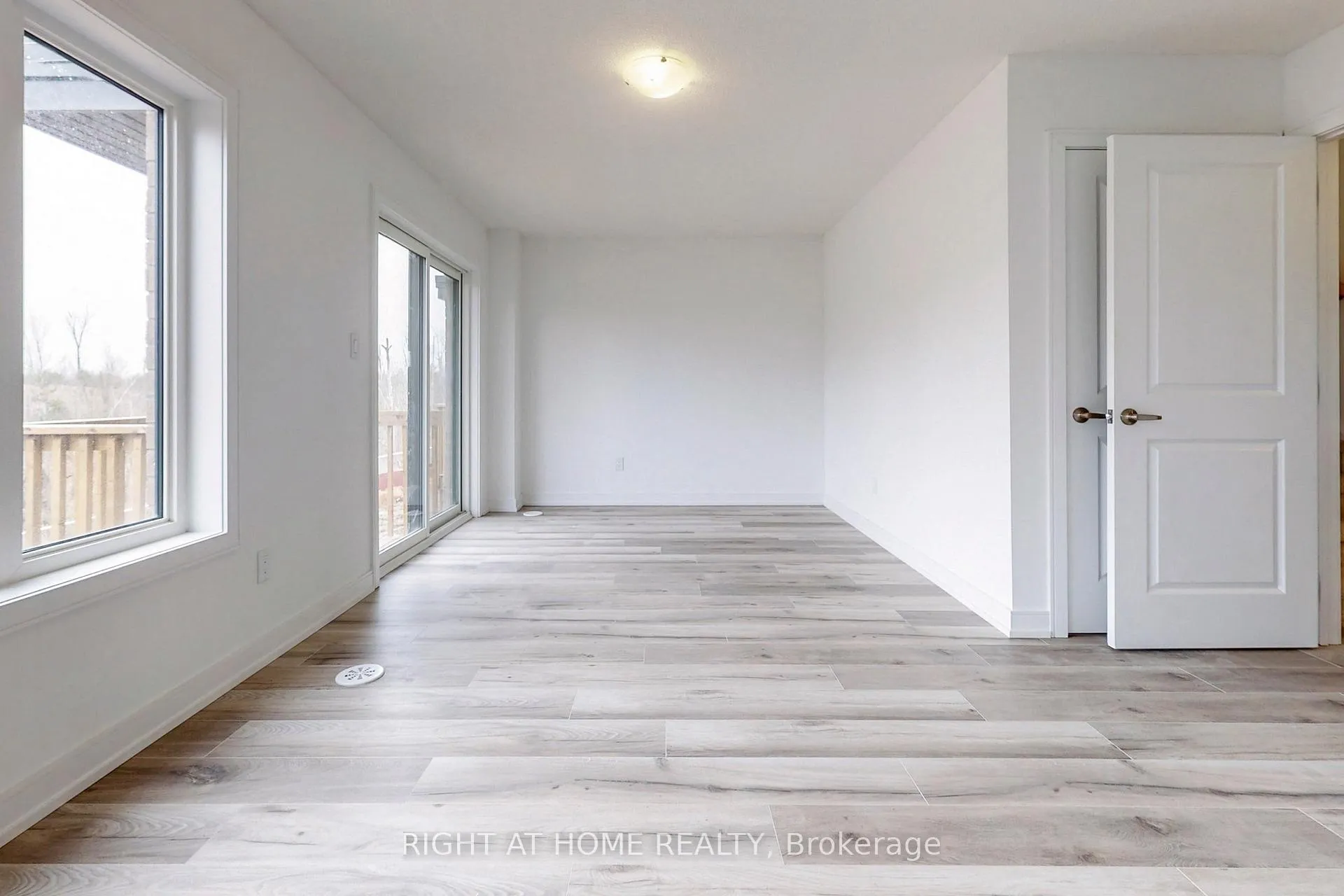 Photo 37 of 68 Blue Forest Crescent, Barrie, Innis-Shore — HOMEH