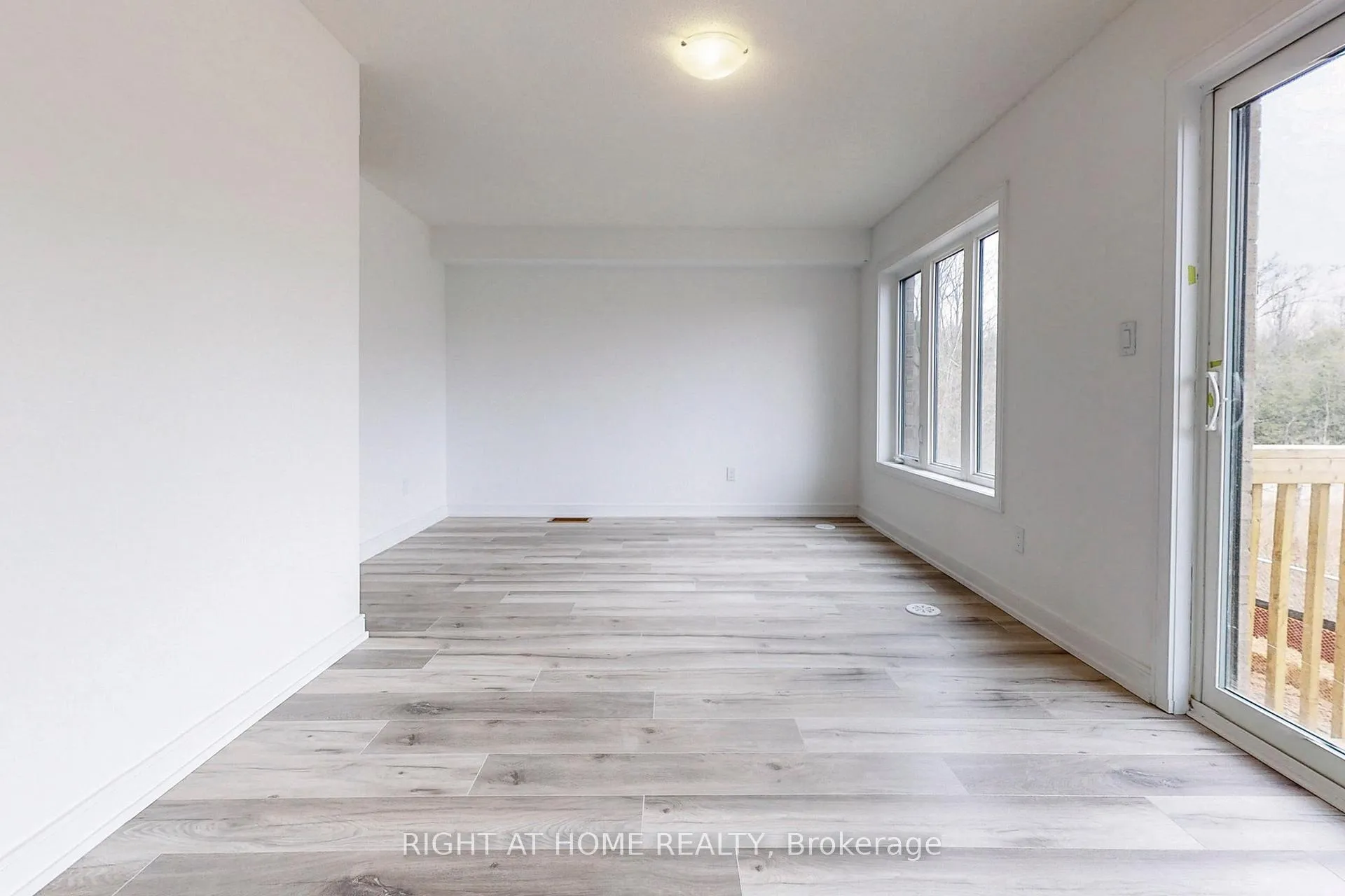 Photo 38 of 68 Blue Forest Crescent, Barrie, Innis-Shore — HOMEH