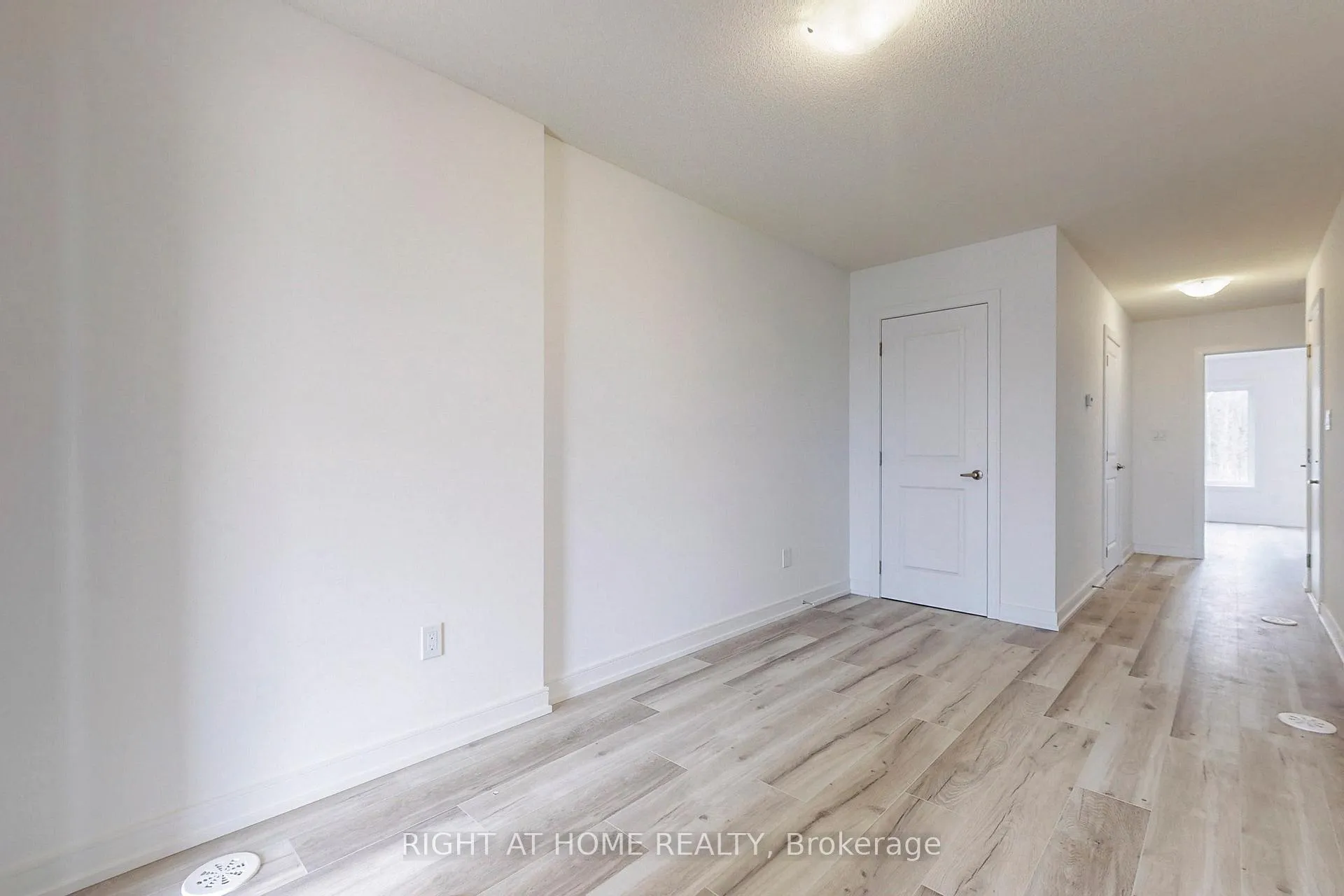 Photo 40 of 68 Blue Forest Crescent, Barrie, Innis-Shore — HOMEH