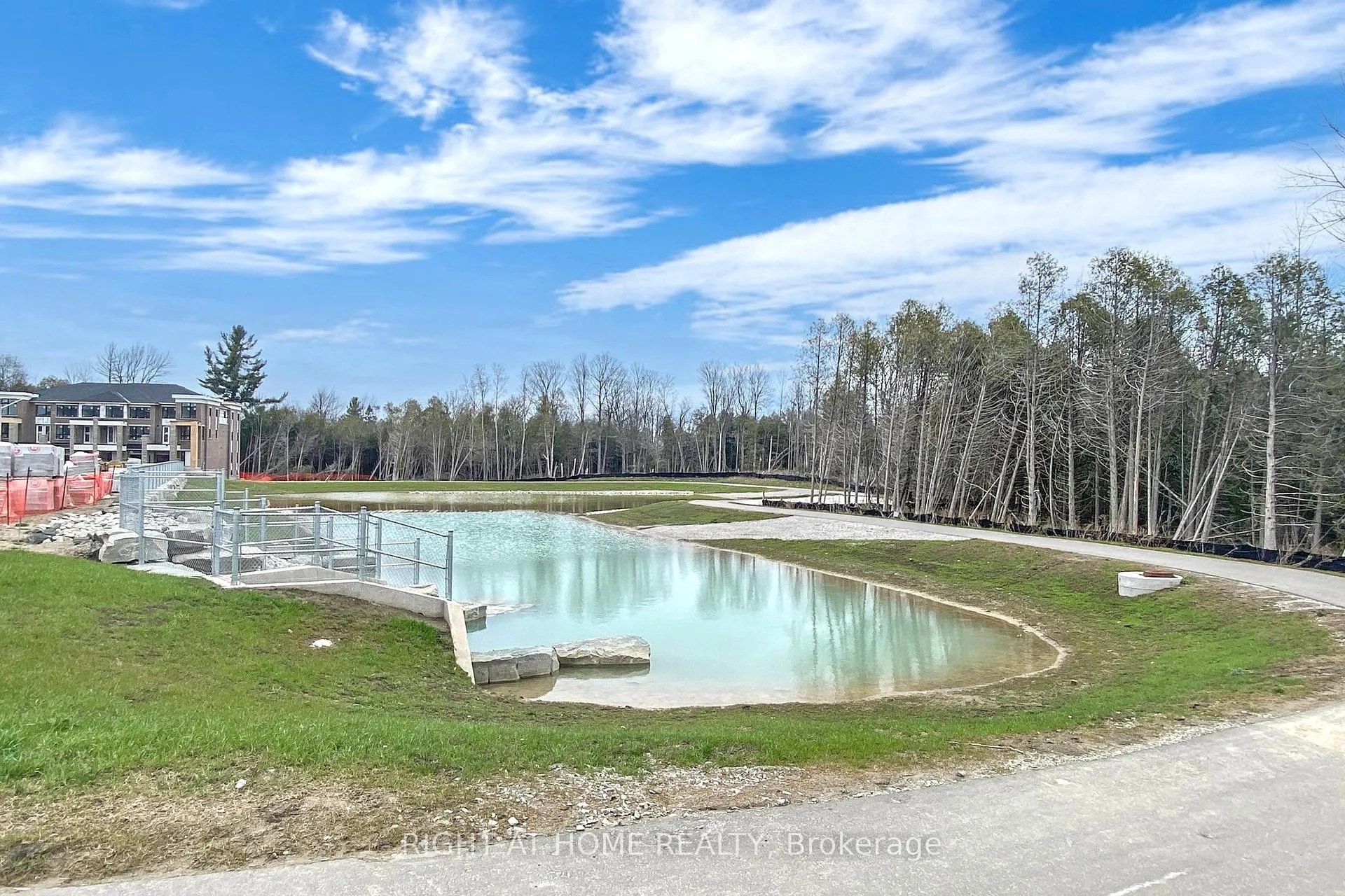 Photo 45 of 68 Blue Forest Crescent, Barrie, Innis-Shore — HOMEH
