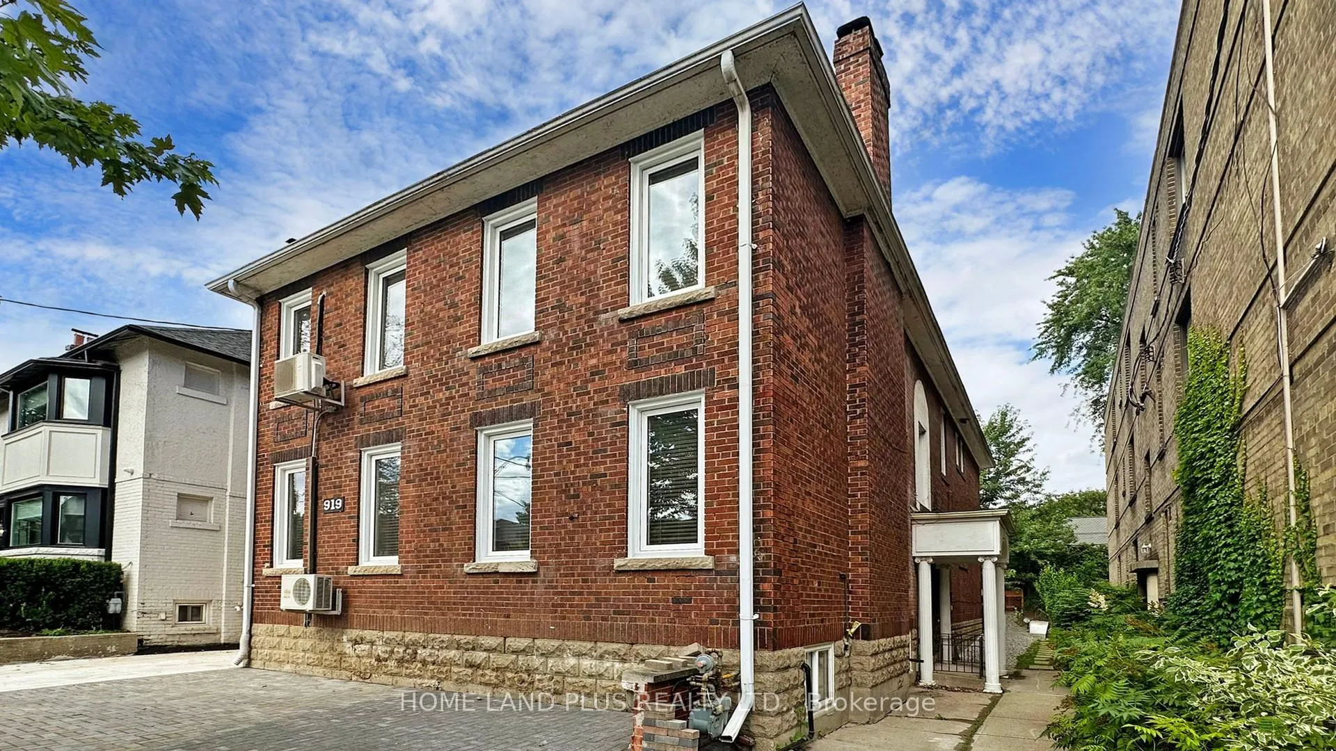 Front of Unit 1, 919 Avenue Road