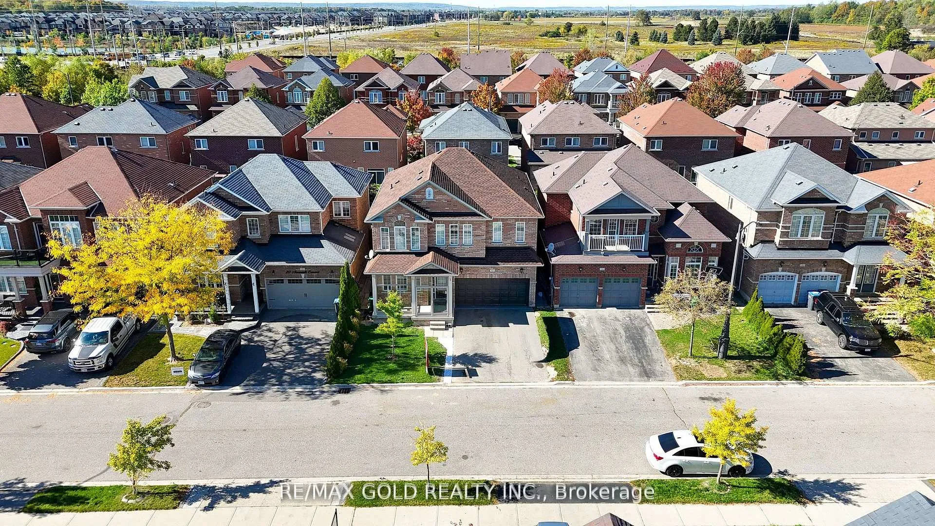 Photo 3 of 82 Amaranth Crescent, Brampton, Northwest Sandalwood Parkway — HOMEH