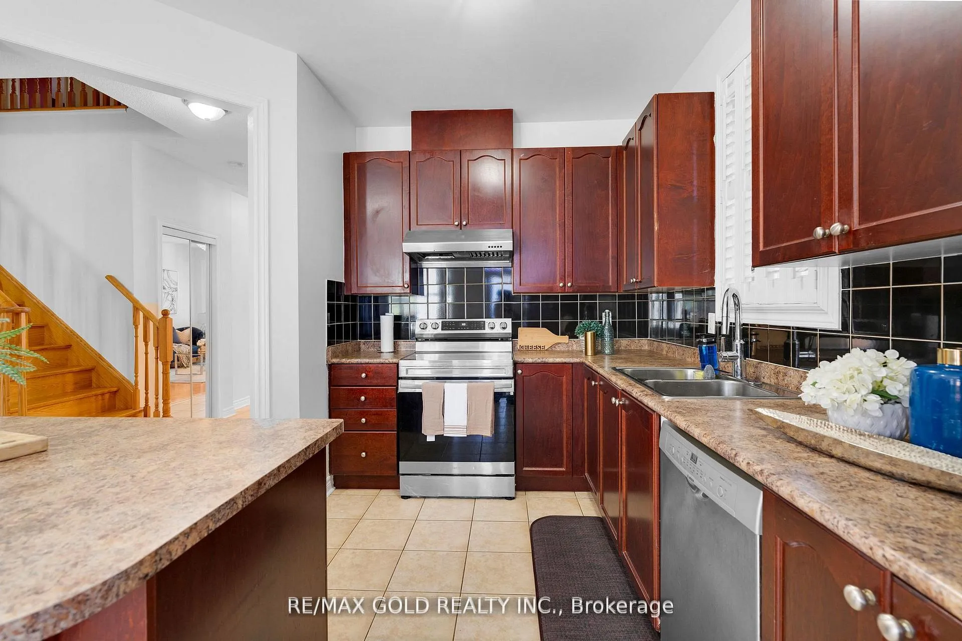 Photo 17 of 82 Amaranth Crescent, Brampton, Northwest Sandalwood Parkway — HOMEH