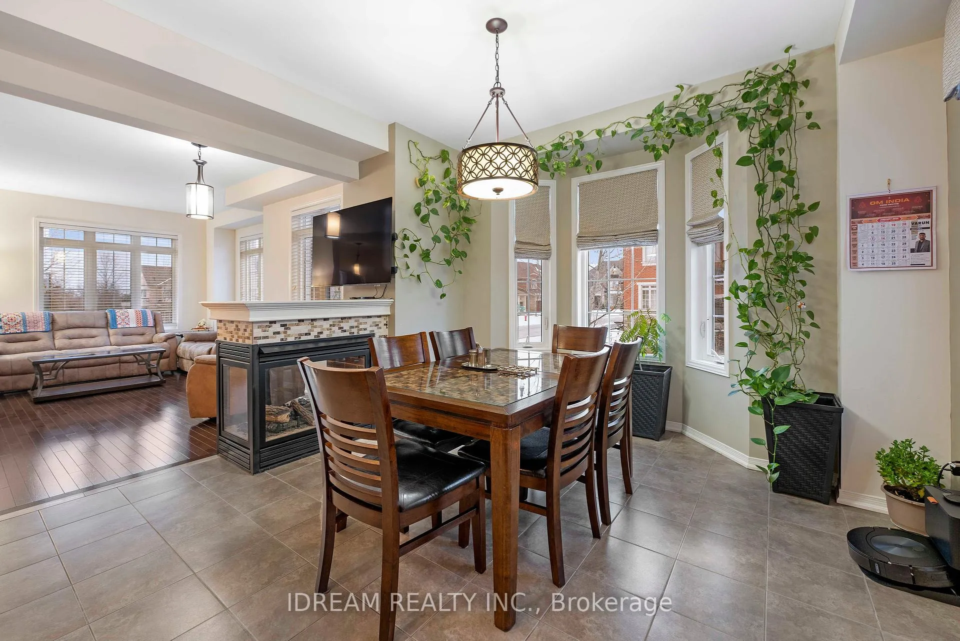 Photo 6 of 80 Fallmeadow Circle, Brampton, Credit Valley — HOMEH