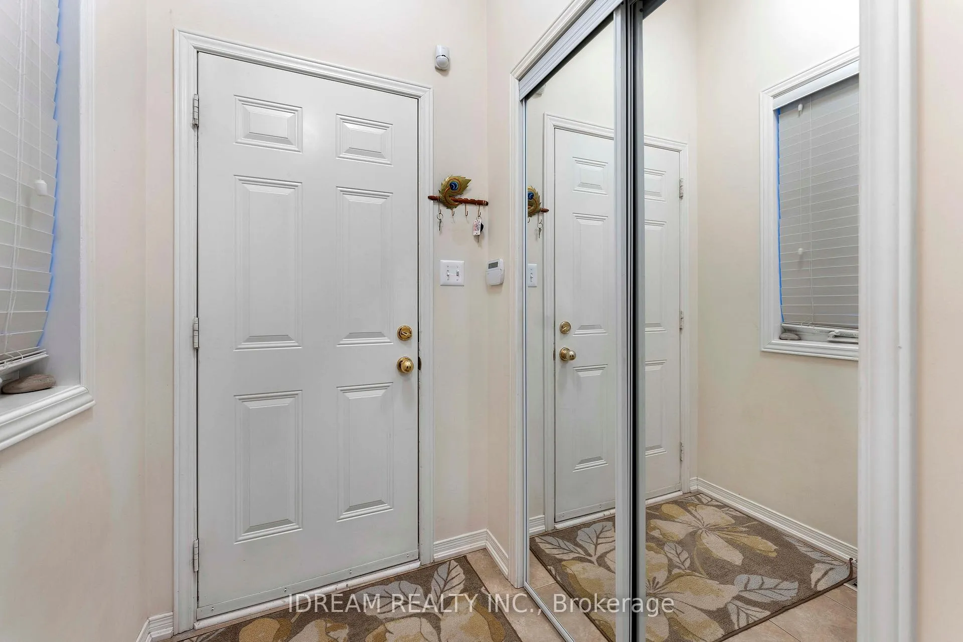 Photo 8 of 80 Fallmeadow Circle, Brampton, Credit Valley — HOMEH