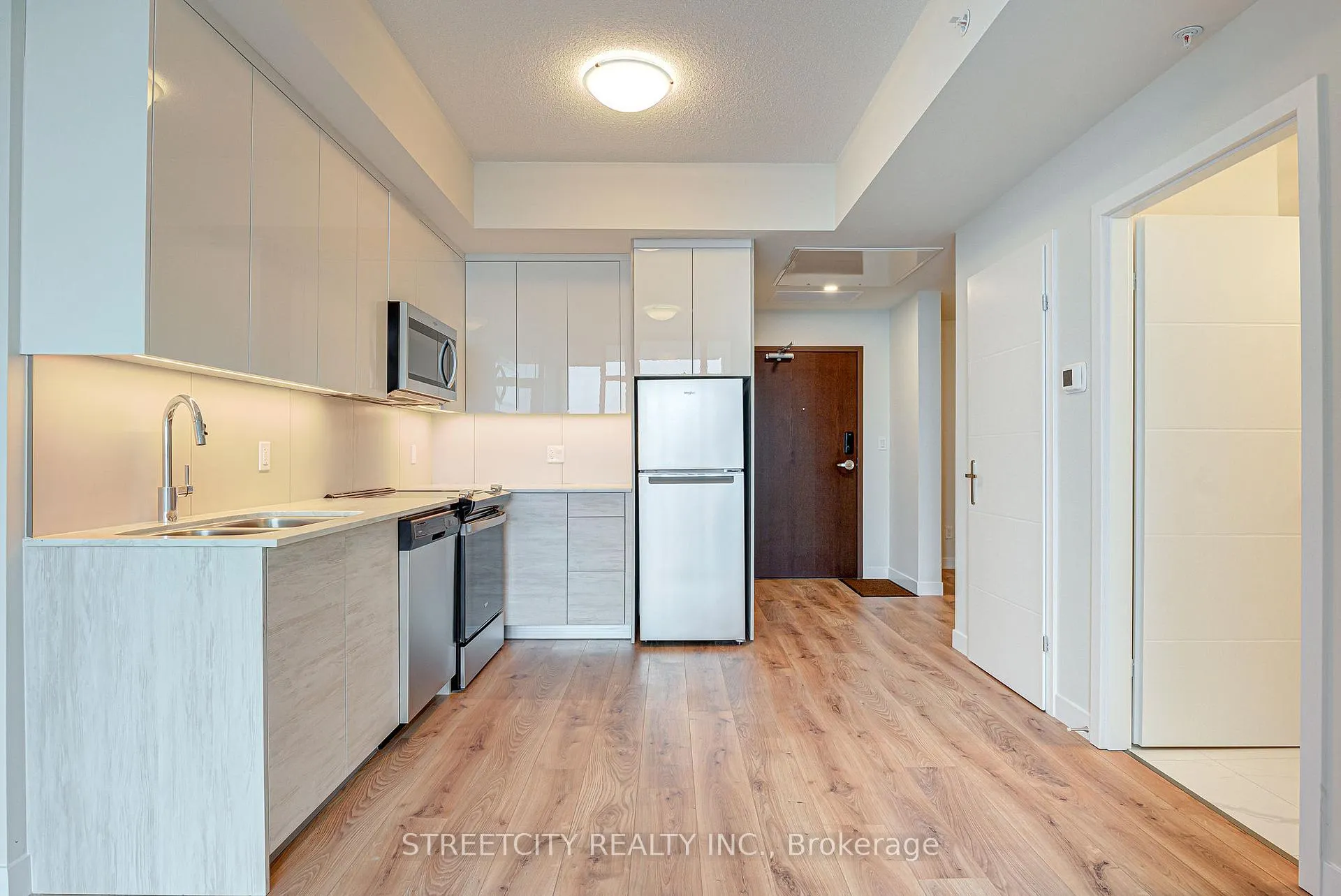 Photo 12 of Unit 1413, 60 Frederick Street N, Kitchener, City Commercial Core — HOMEH